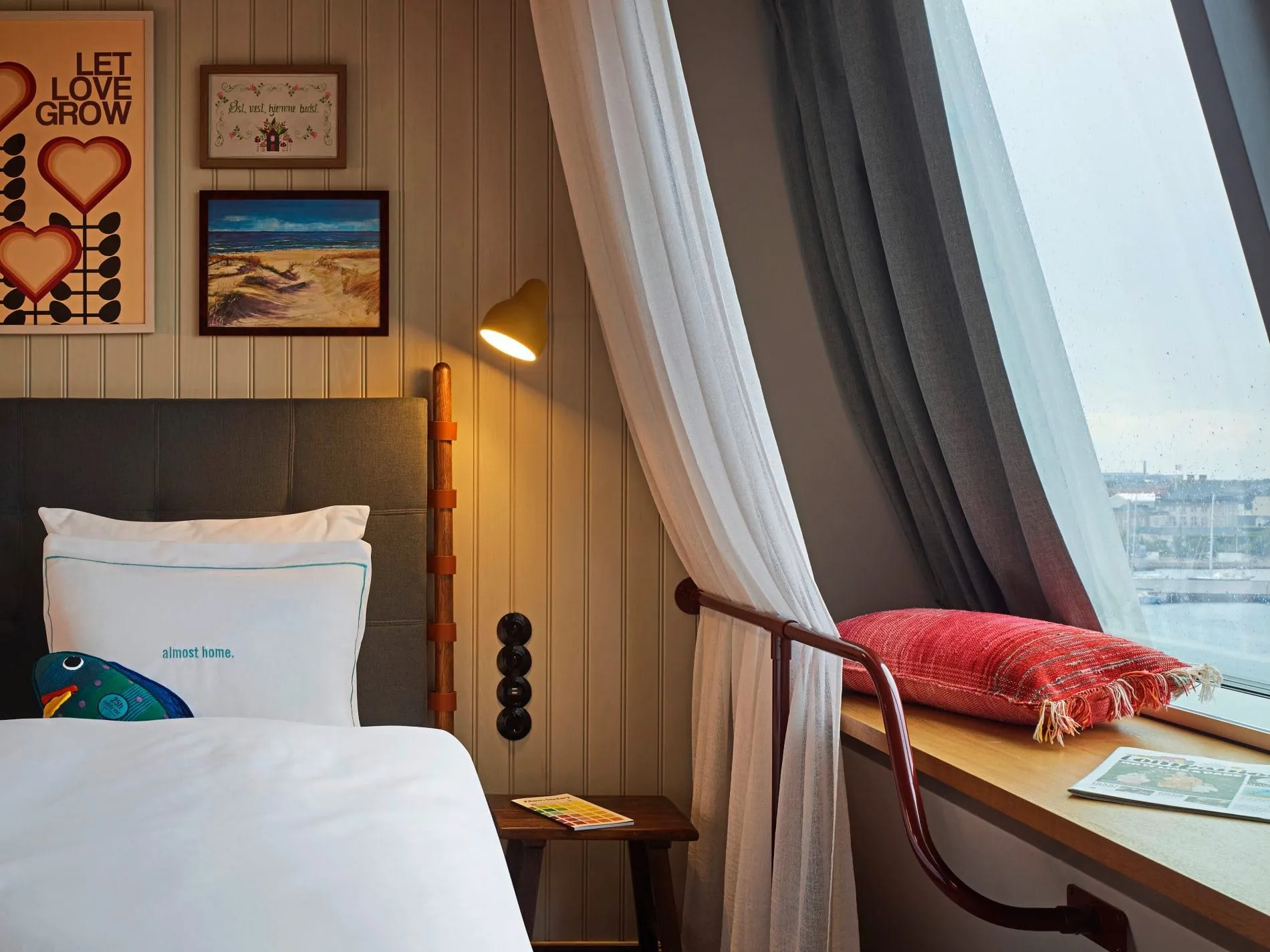 25h_PaperIsland_Zimmer