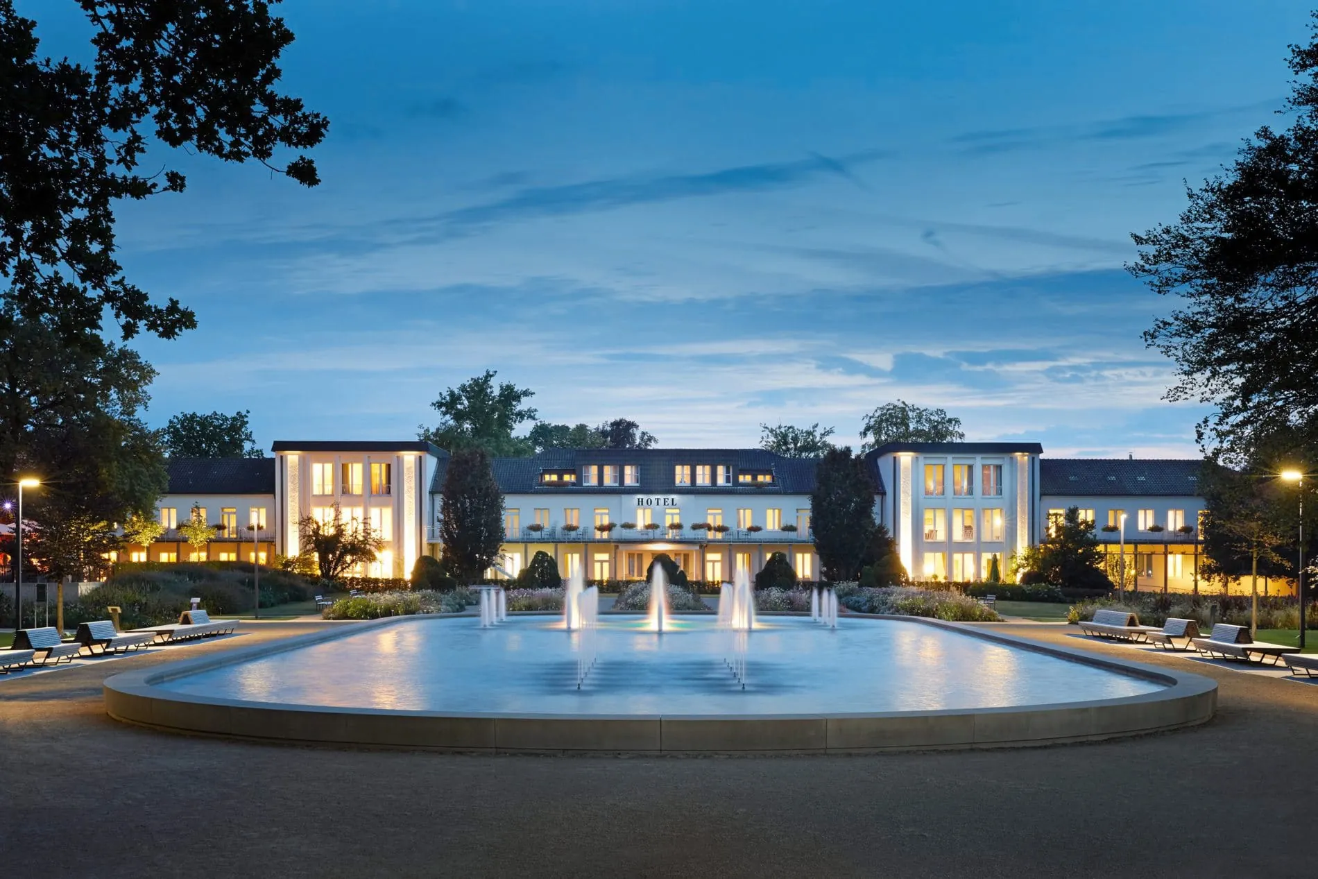 Équipe Tricolore zu Gast in Ostwestfalen: Frankreichs Nationalmannschaft hat ihr Quartier für die UEFA Fußball-Europameisterschaft 2024 im Best Western Premier Park Hotel & Spa in Bad Lippspringe am Mittwoch bezogen.