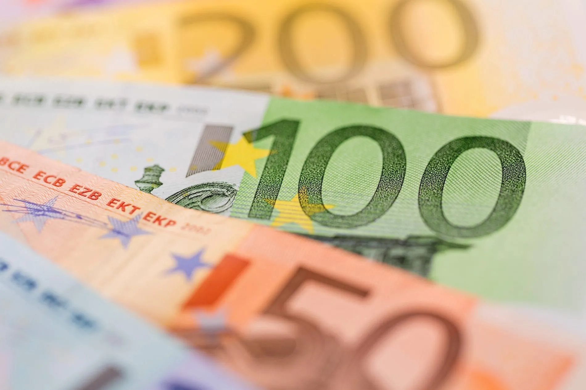 Viele verschiedene Euro-Geldscheine