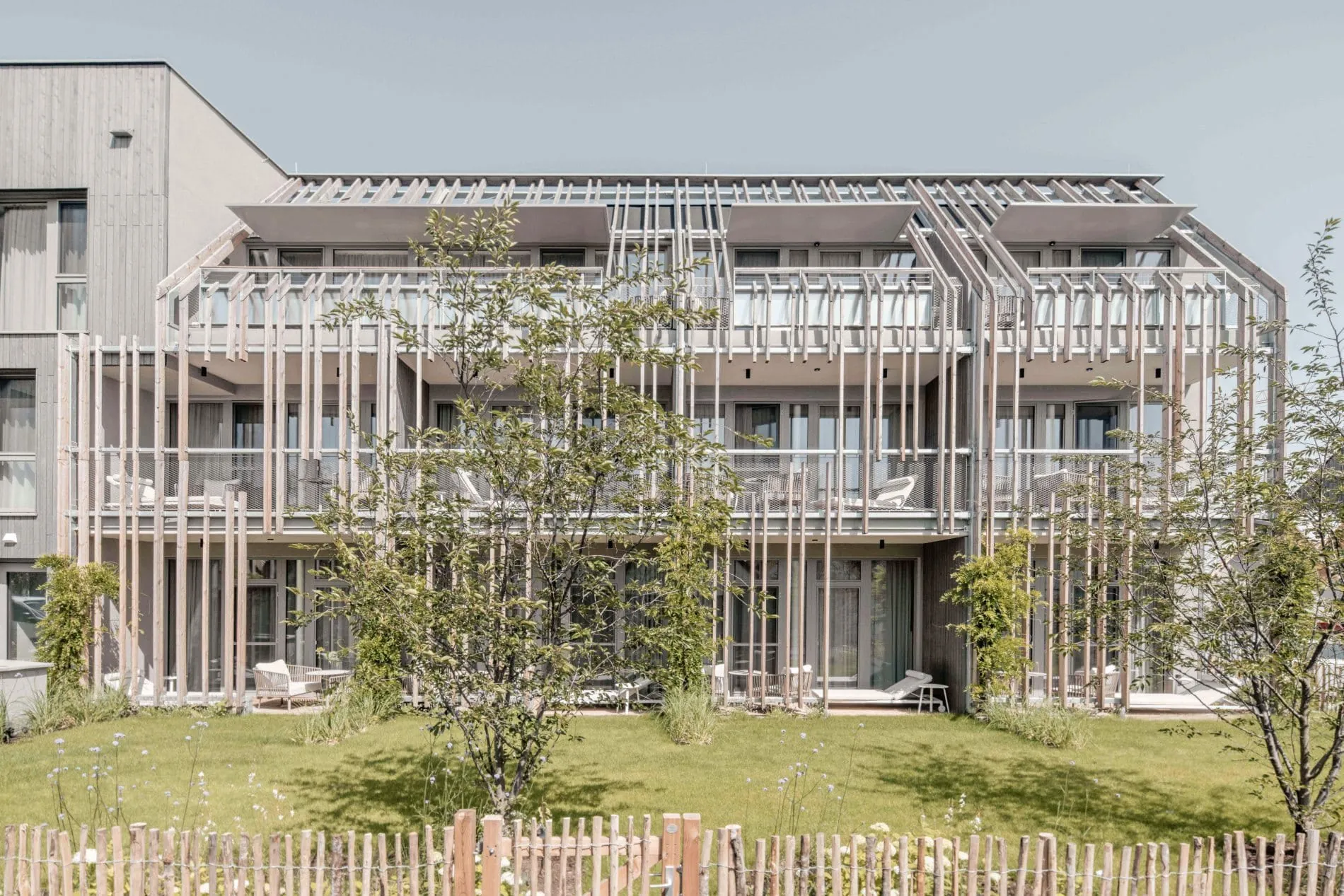 NILS_am_See_Exterior