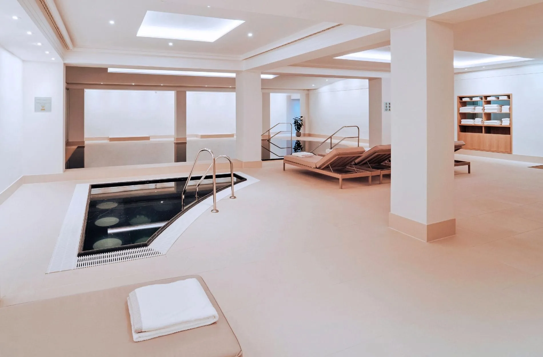 Hotel Adlon Kempinski_ADLON POOL_Wellness_Whirlpool