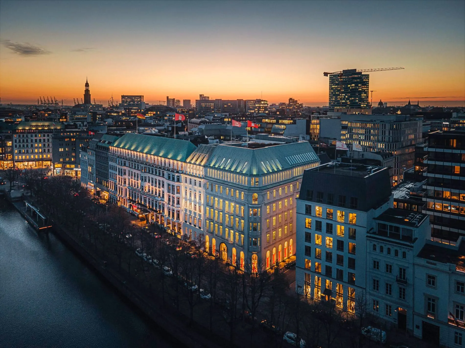 FairmontHotelVier-Jahreszeiten_Aussenansischt