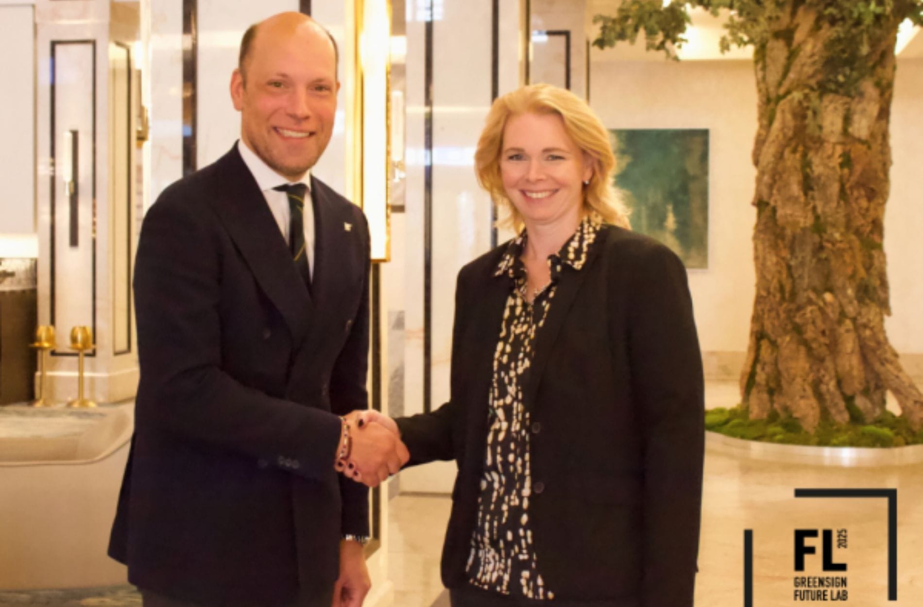 Anne Schiefer, CEO Green Sign Institut und Arne Klehn, General Manager JW Marriott Berlin