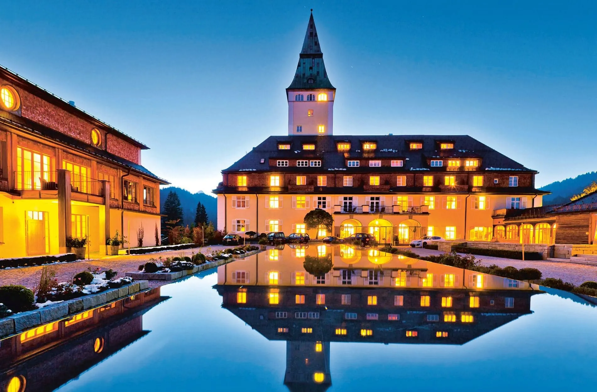 Schloss Elmau Luxury Spa Retreat & Cultural Hideaway_Außenansicht