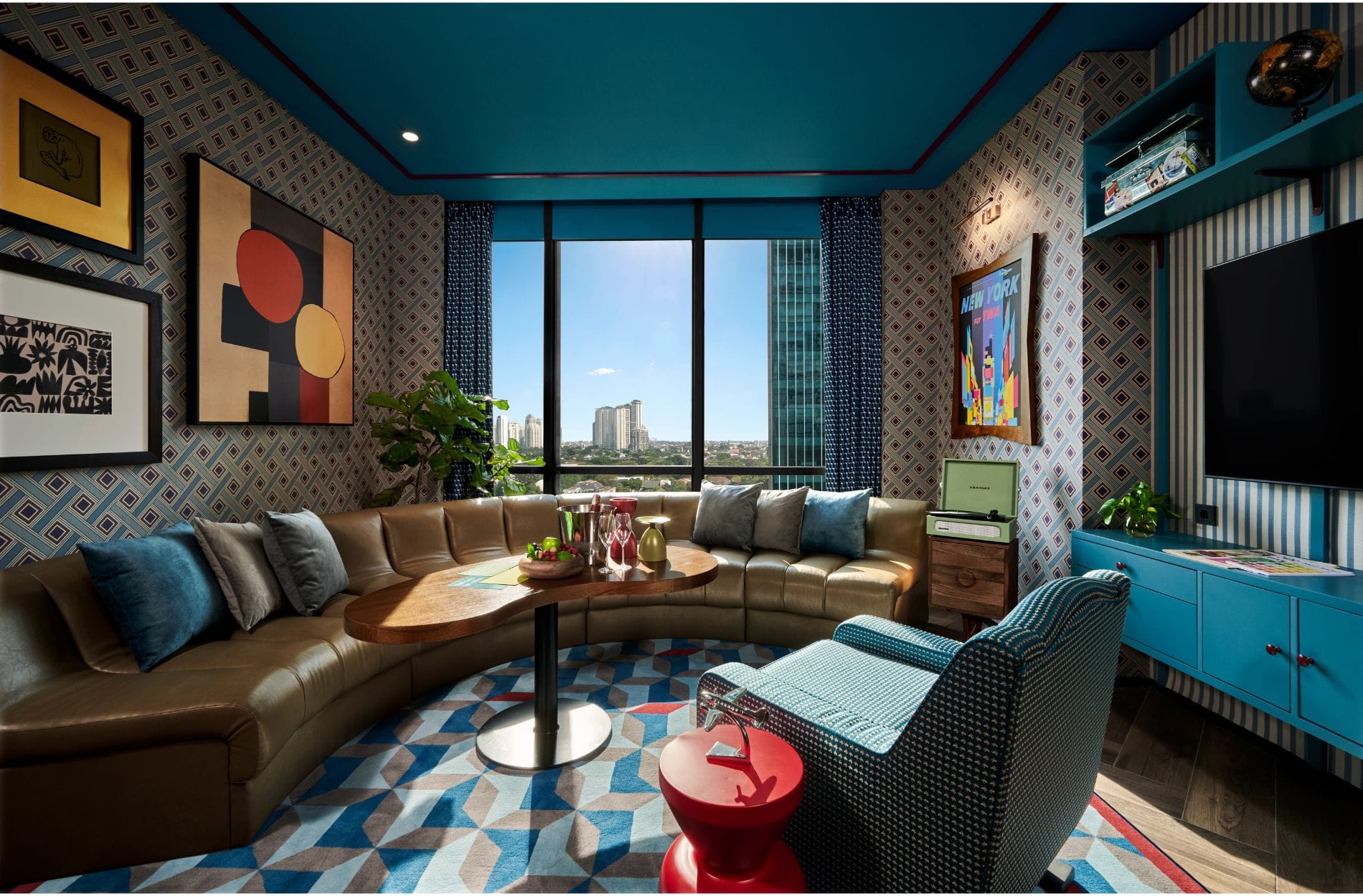 25h_Oddbird_Rooms_ExtraLarge_Livingroom