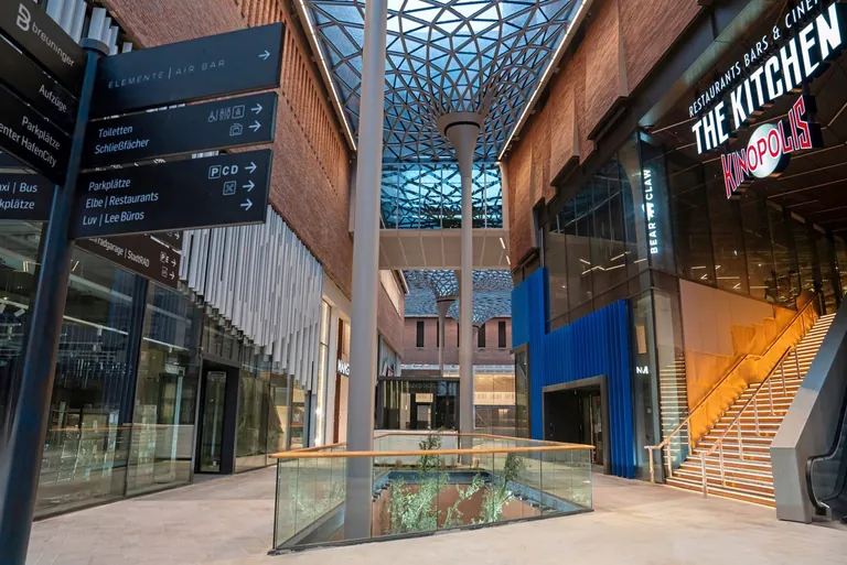 Westfield_Hamburg-&Uuml;berseequartier_Innenansicht