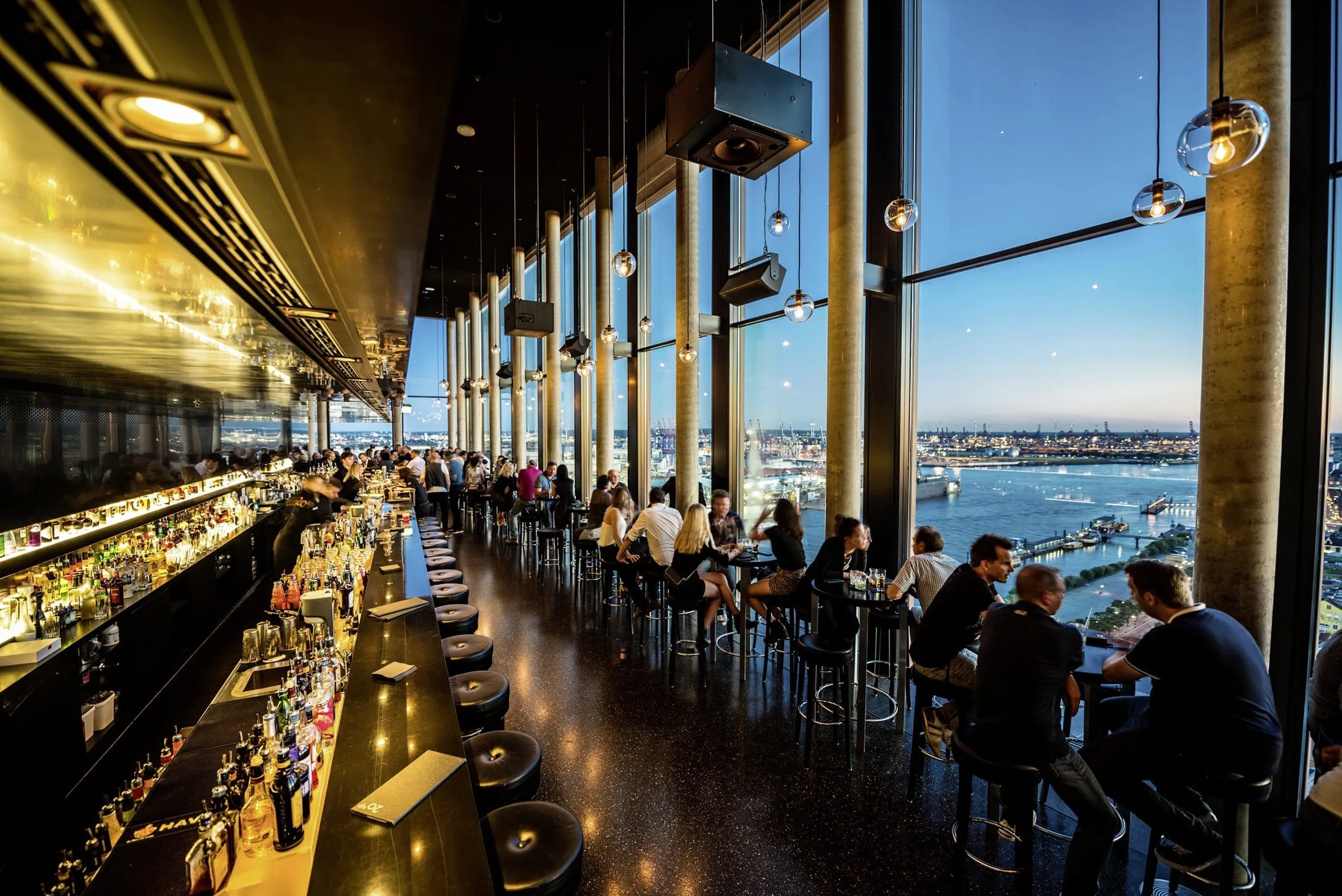 Coolste-Hotelbar-2025-Empire-Riverside