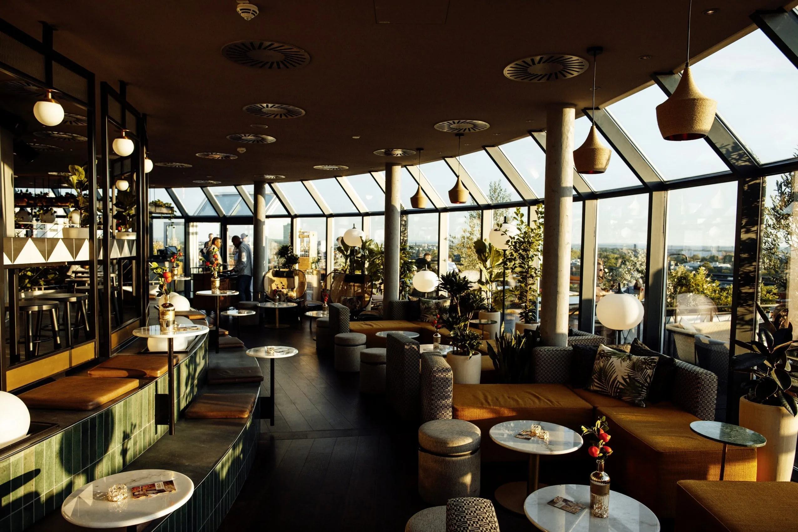 Coolste-Hotelbar-2025-Wasserturm-Cologne