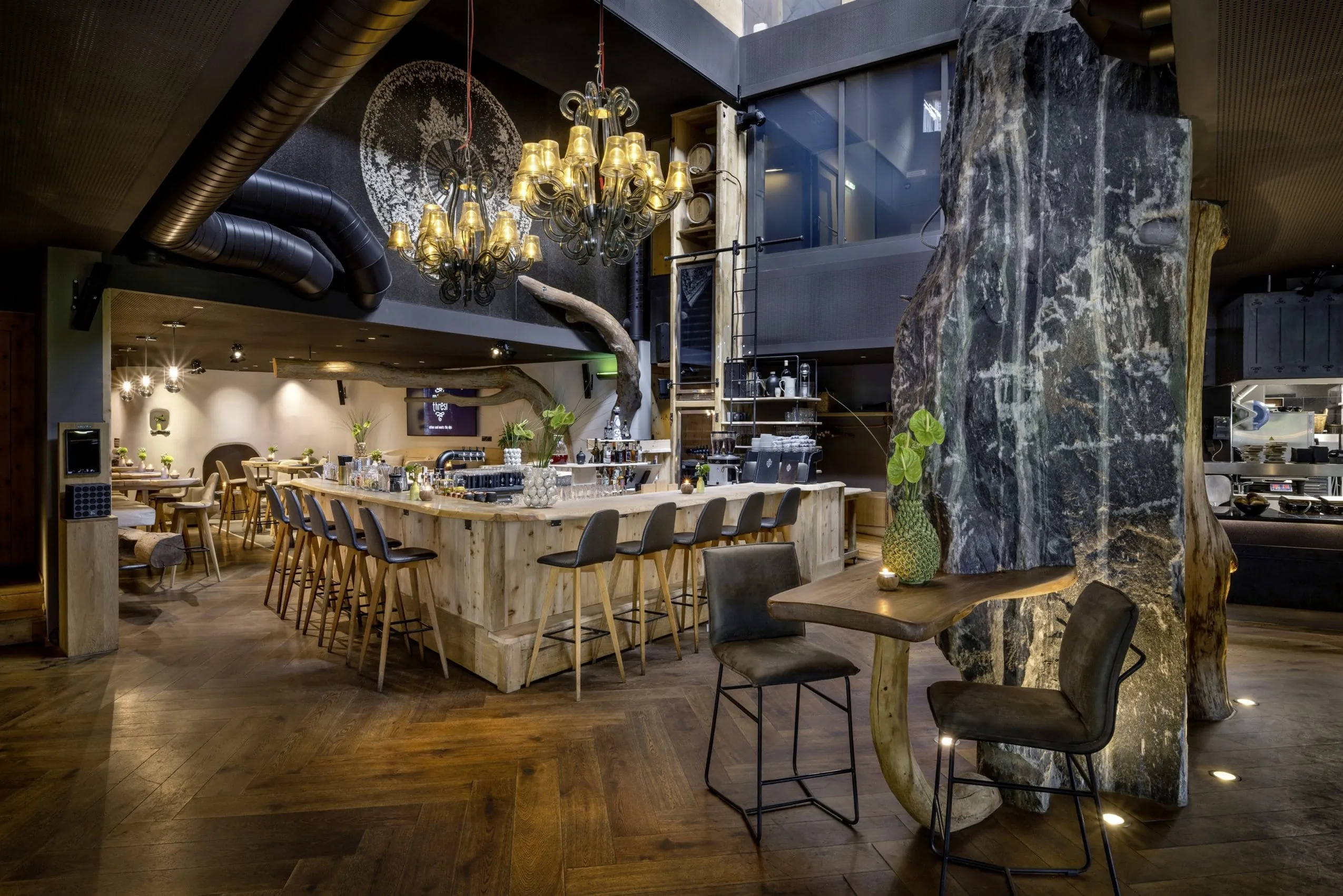 Coolste-Hotelbar-2025-mama-thresl