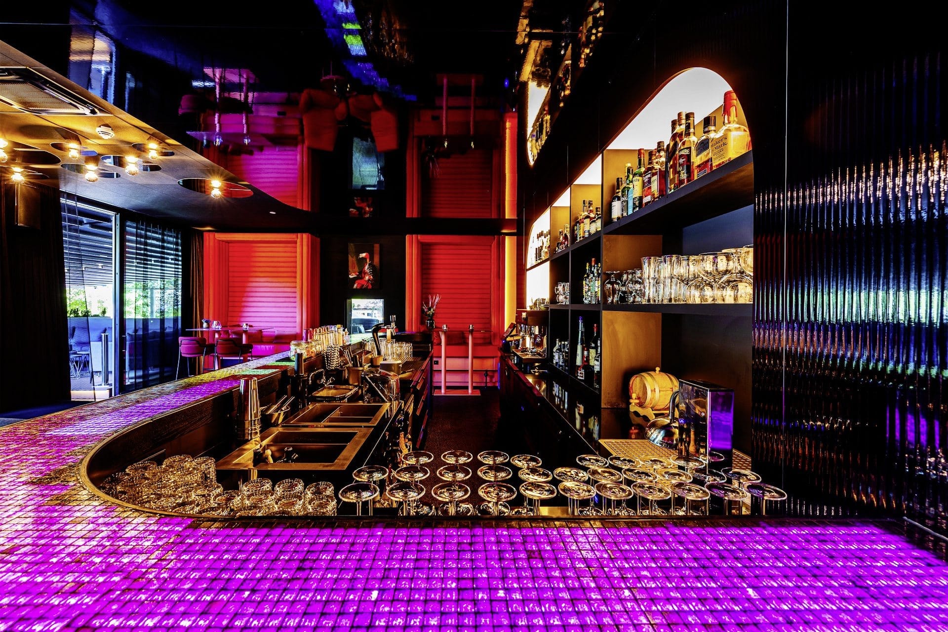 Coolste-Hotelbar-2025-nordicwave-THE-FLAMINGO