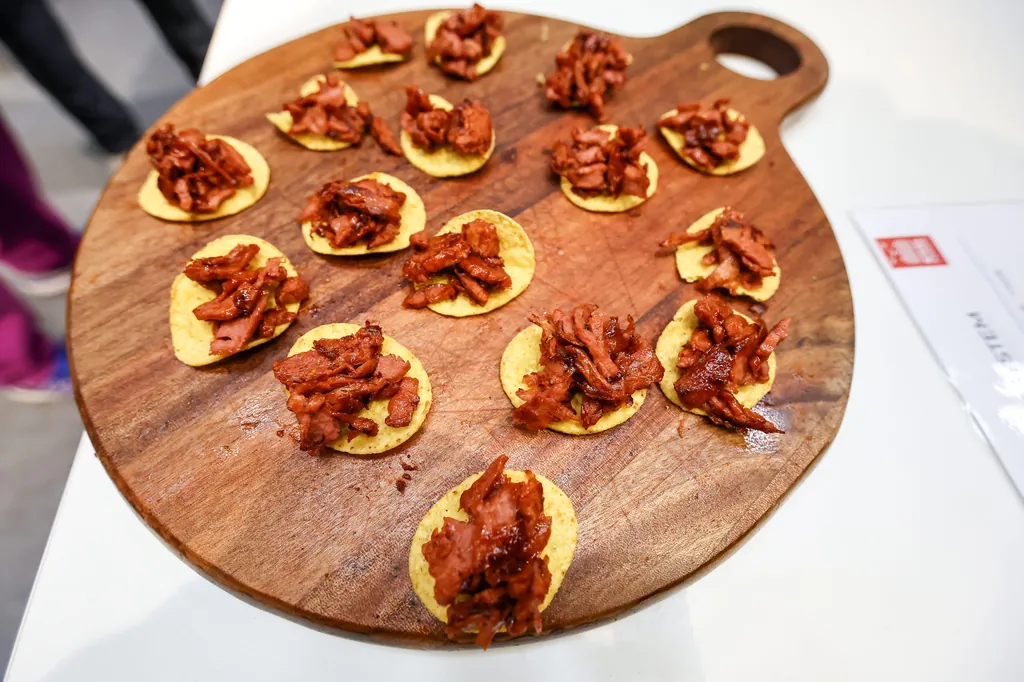 Leckerer Trend: Die Teilnehmer der Trendtour probierten das vegane Pulled Pork von Rival Foods!