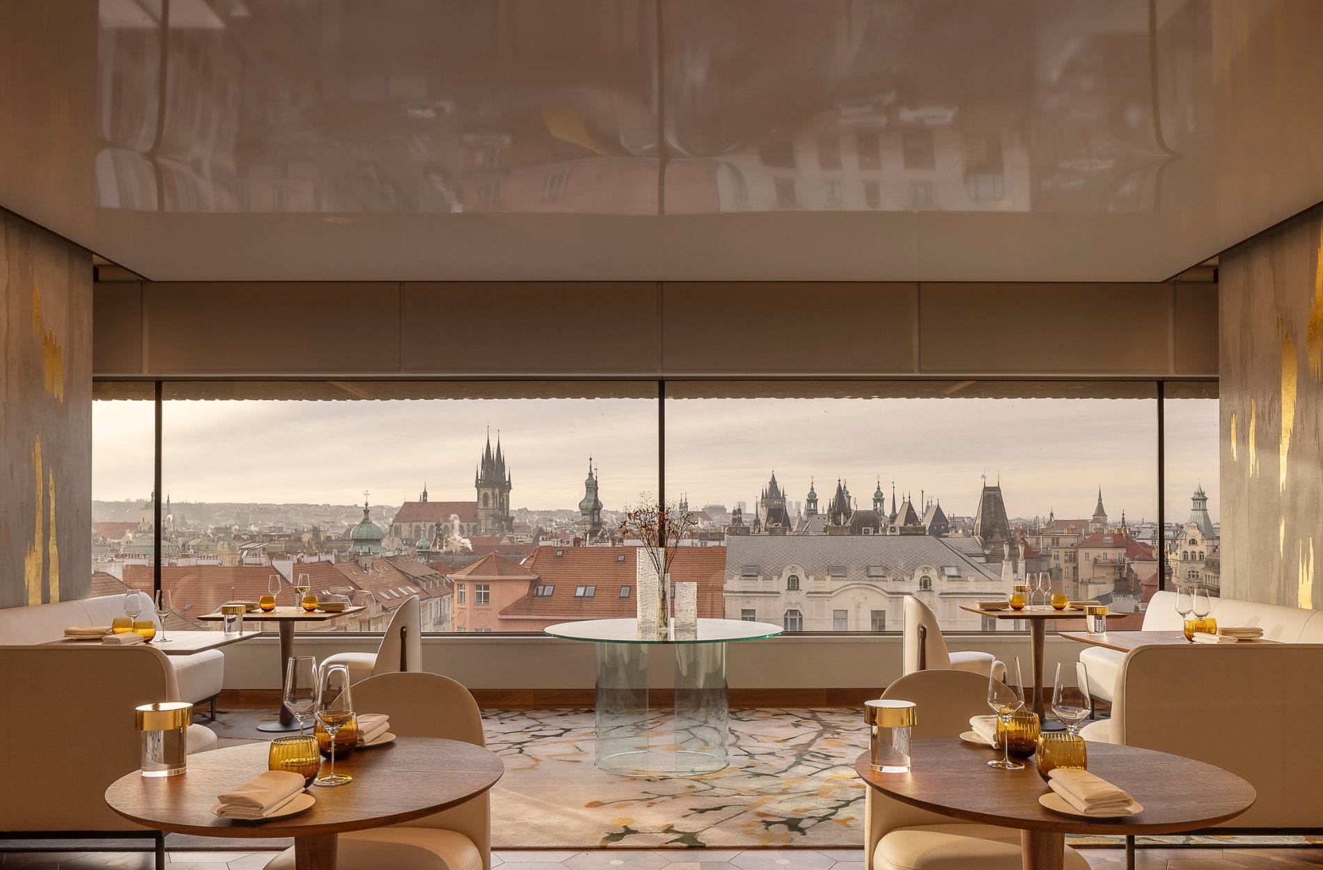 Fairmont Golden Prague, Blick aus dem Restaurant Zlata Praha auf die Stadt Prag