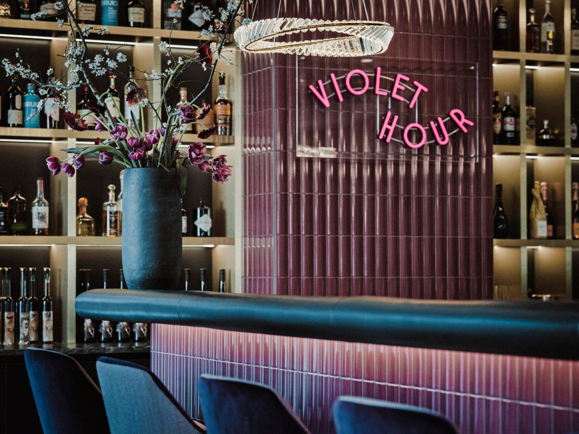 Grand Elisabeth, Violet Hour Bar