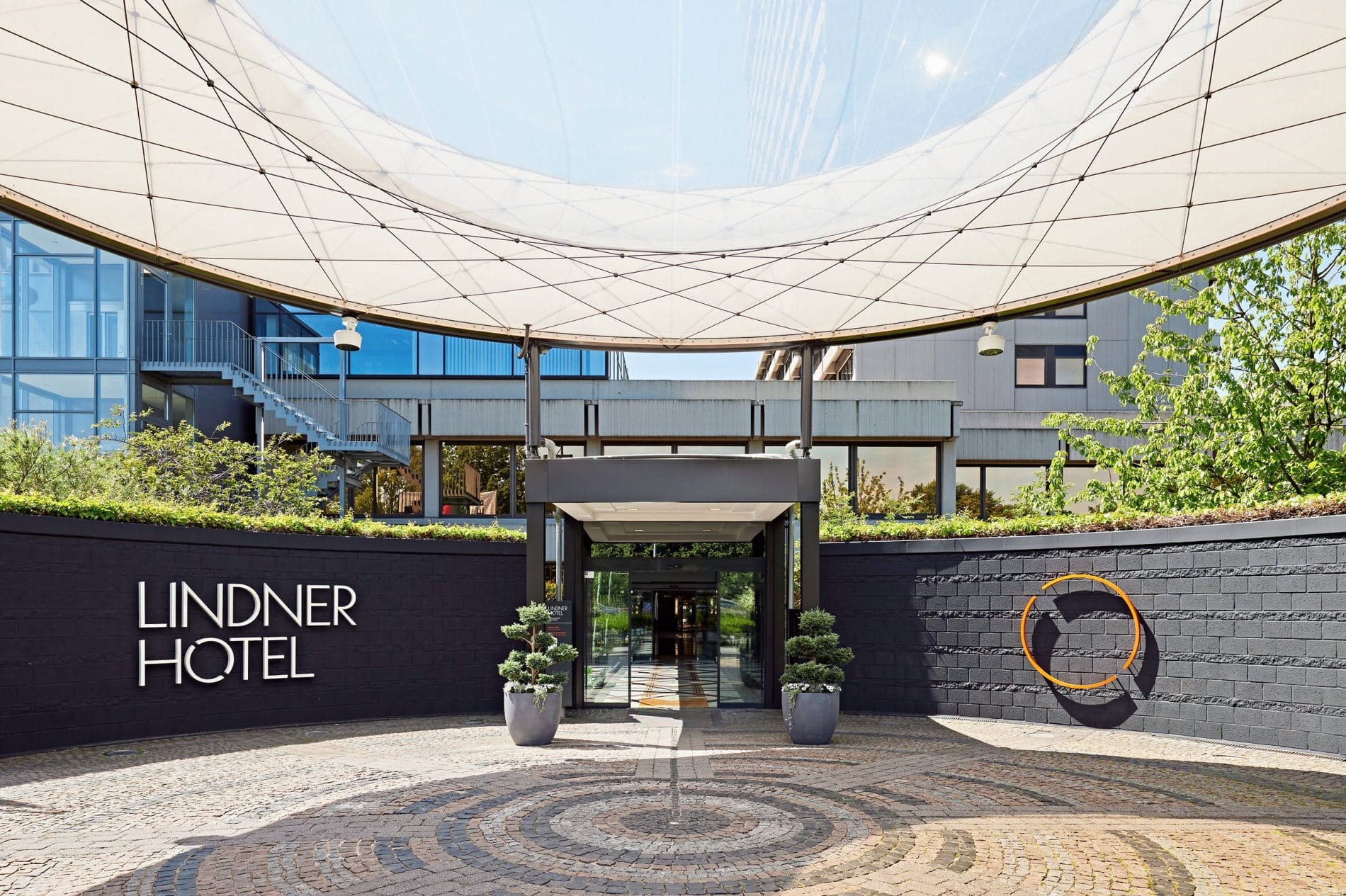 Lindner Hotels AG sieht sich auf Kurs