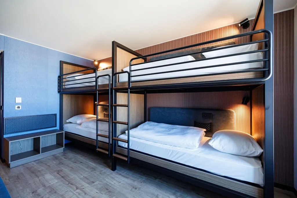 Das H2 Hotel Erfurt hat 181 Doppelzimmer - darunter drei rollstuhlgerechte und 18 barrierefreie - sowie 32 Vierbettzimmern f&uuml;r Familien und Freundesgruppen.