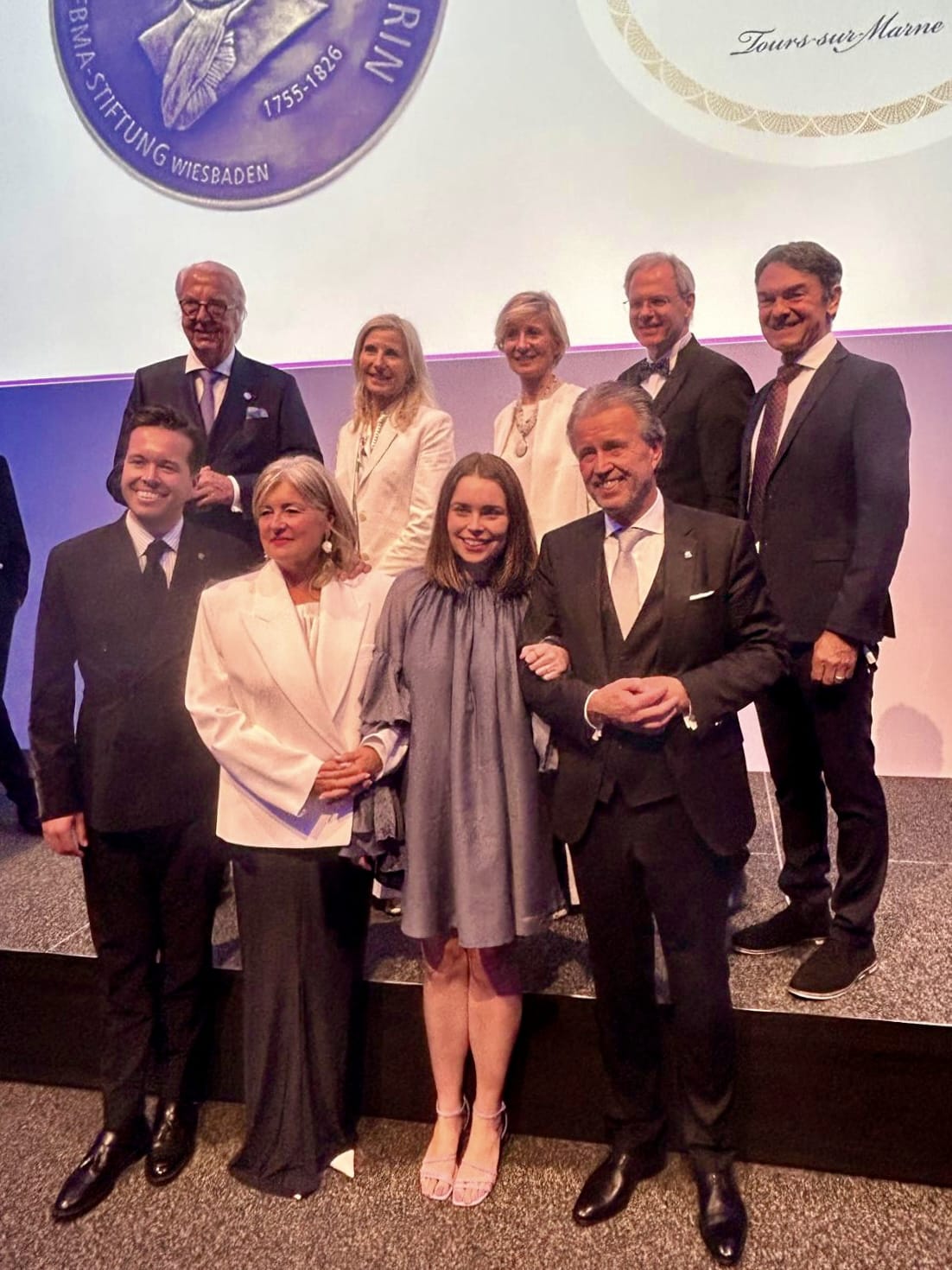 Gala Abend: Thomas Schreiner (vorne rechts) mit seiner Frau Sigrid Schreiner (zweite von links) und seinen Kindern Maximilian und Elisabeth (vordere Reihe).