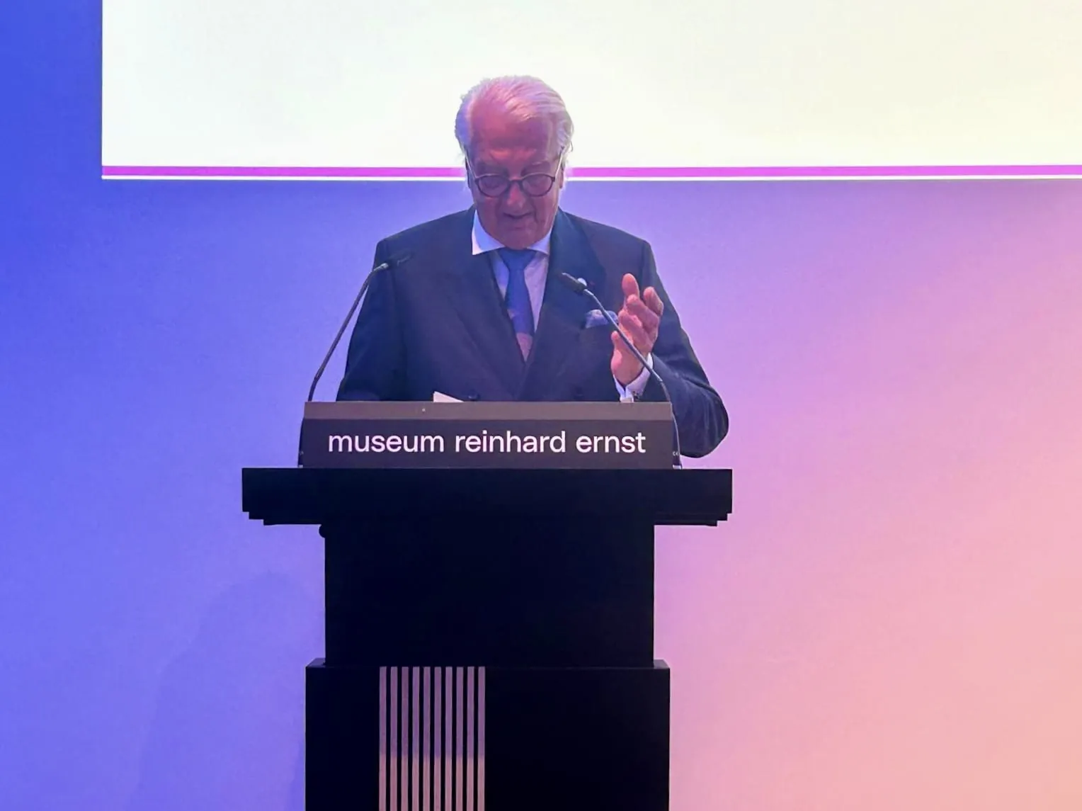 Gala-Abend: Heiner Finkbeiner vom Hotel Traube Tonbach und selbst Träger der 49. Brillat Savarin-Plakette, hielt eine Rede.