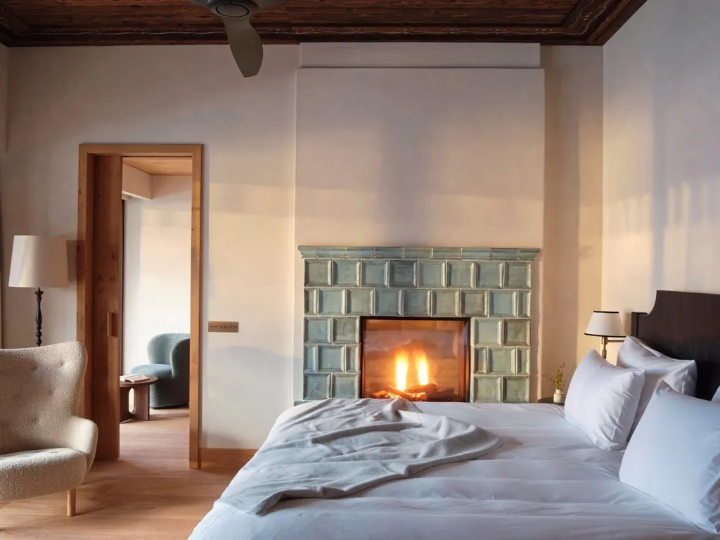 Gut gebettet: Mit Bettw&auml;sche und Decken aus &bdquo;Matth&auml;us Daune&ldquo; der Firma M&uuml;hldorfer.