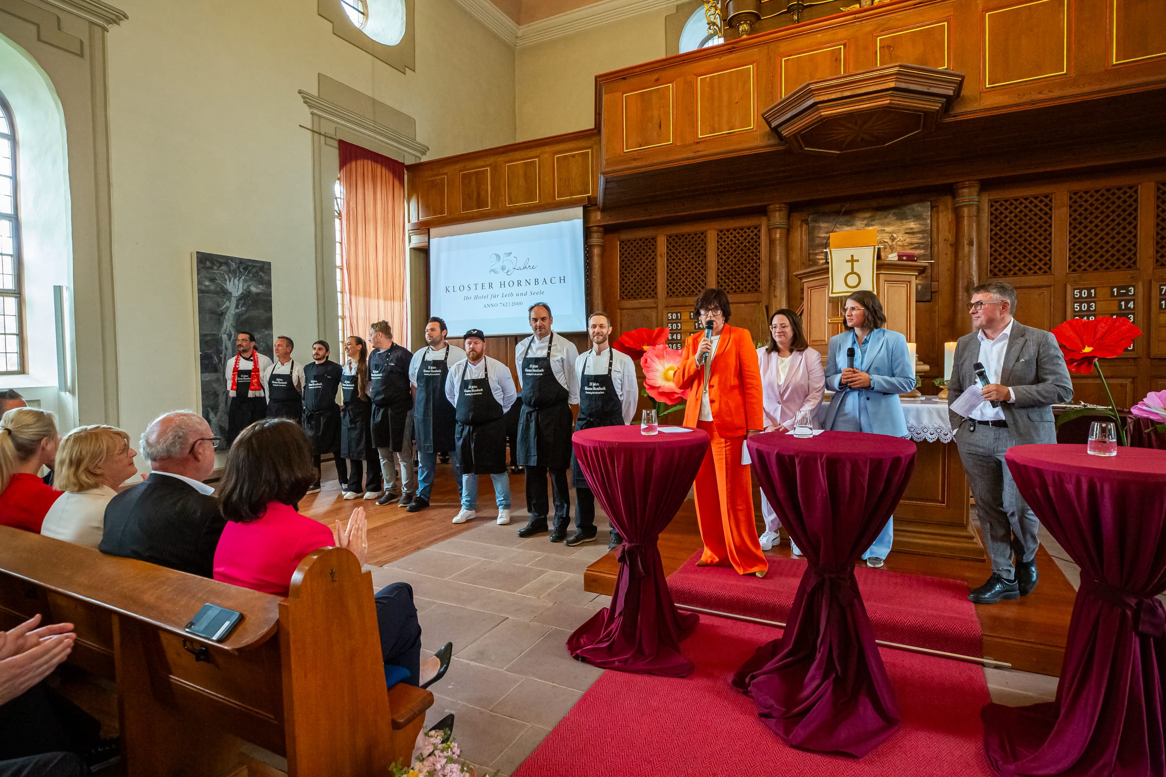 Familie Lösch und Hoteldirektorin Jasmin Knobloch begrüßen die Gastköche des Abends