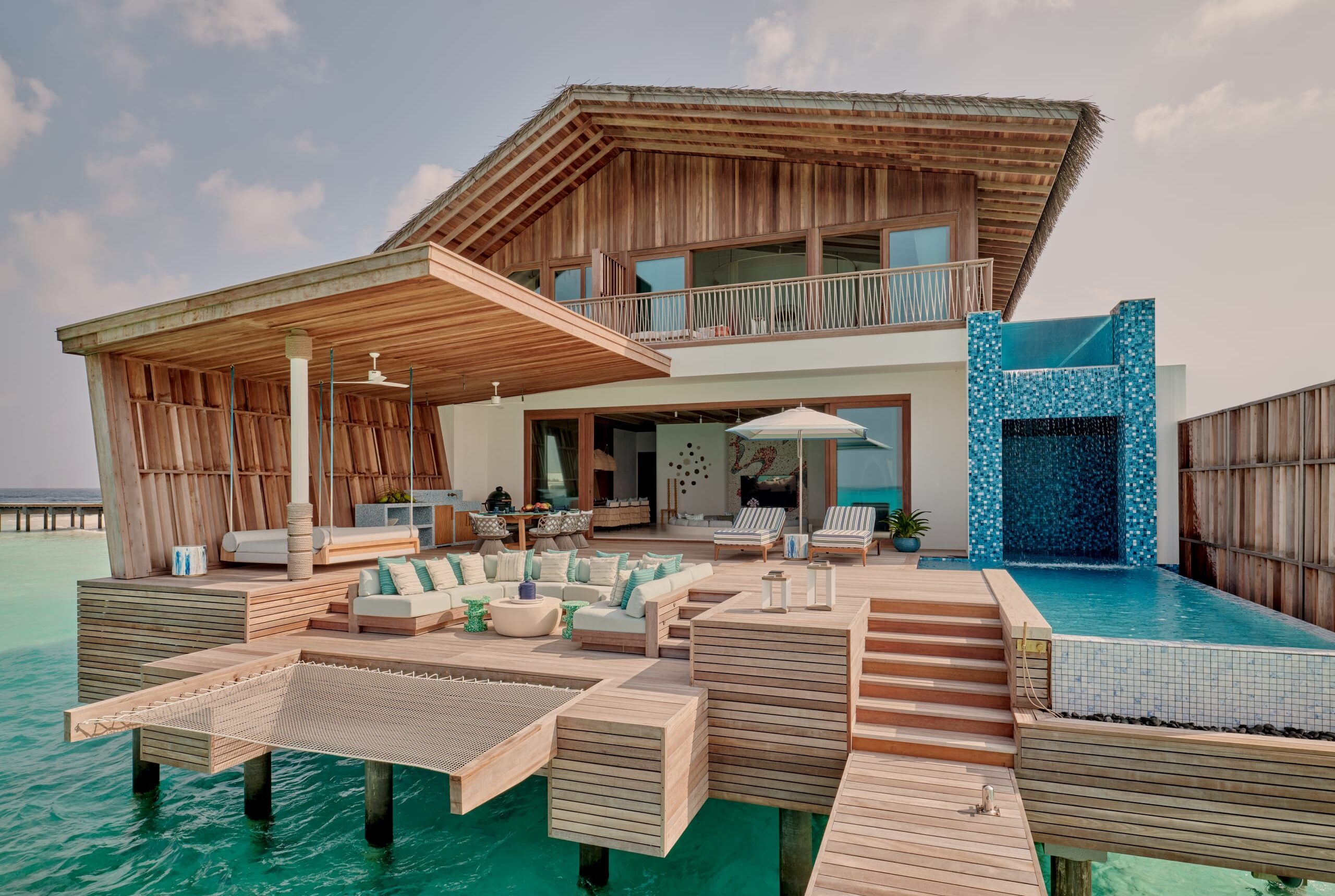 Jede Villa des „.Here“ schwebt über dem Ozean und hat einen eigenen Anlegeplatz.