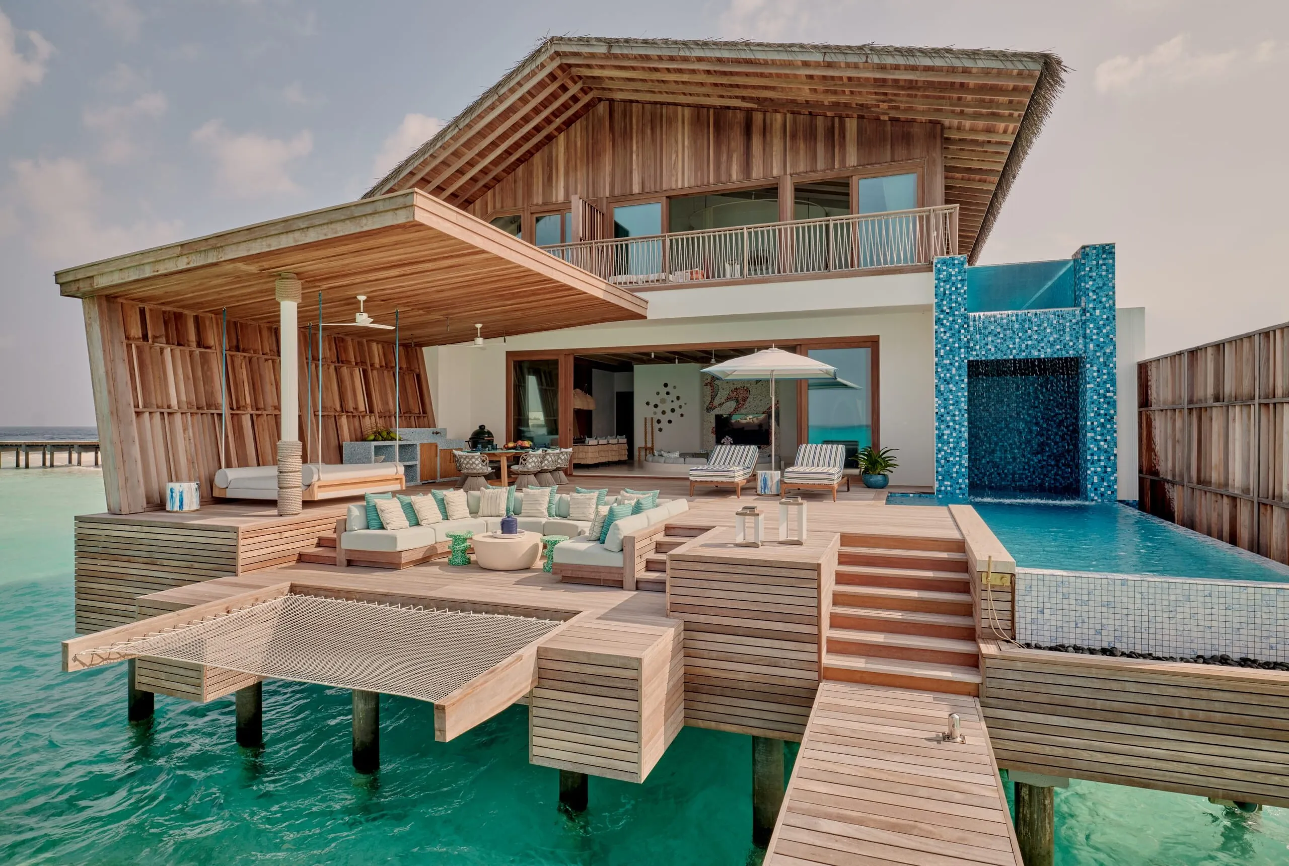 Jede Villa des „.Here“ schwebt über dem Ozean und hat einen eigenen Anlegeplatz.