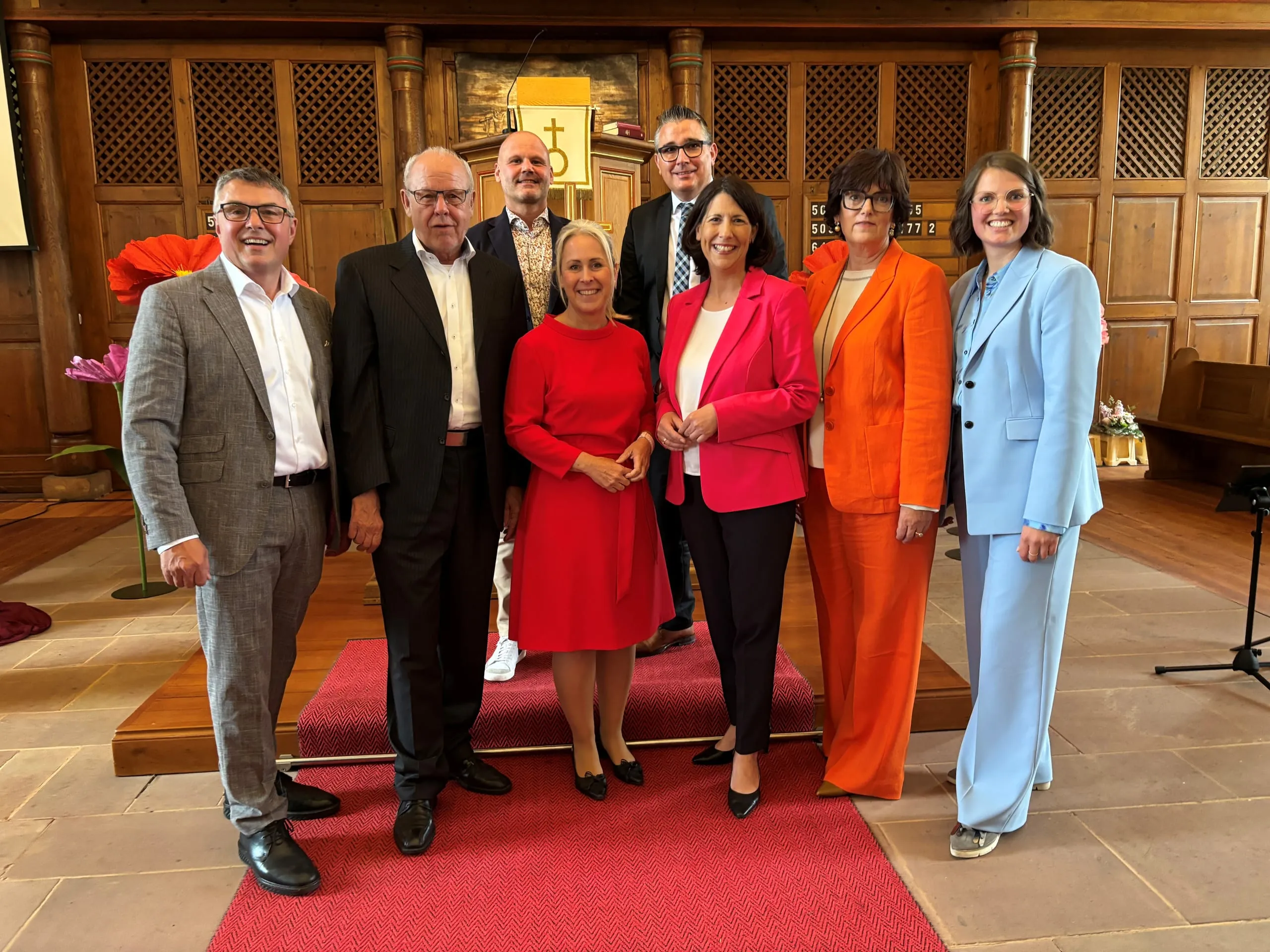 Gastgeber & Gratulanten: (von links) Hotelier Edelbert Lösch, Reinhold Hohn (Bürgermeister a.D. Stadt Hornbach), Thomas Hohn (Bürgermeister Stadt Hornbach), Susanne Ganster (Landrätin des LK Südwestpfalz), Björn Bernhard (Bürgermeister Verbandsgemeinde Zweibrücken-Land), RLP-Wirtschaftsministerin Daniela Schmitt, Christiane und Franziska Lösch.