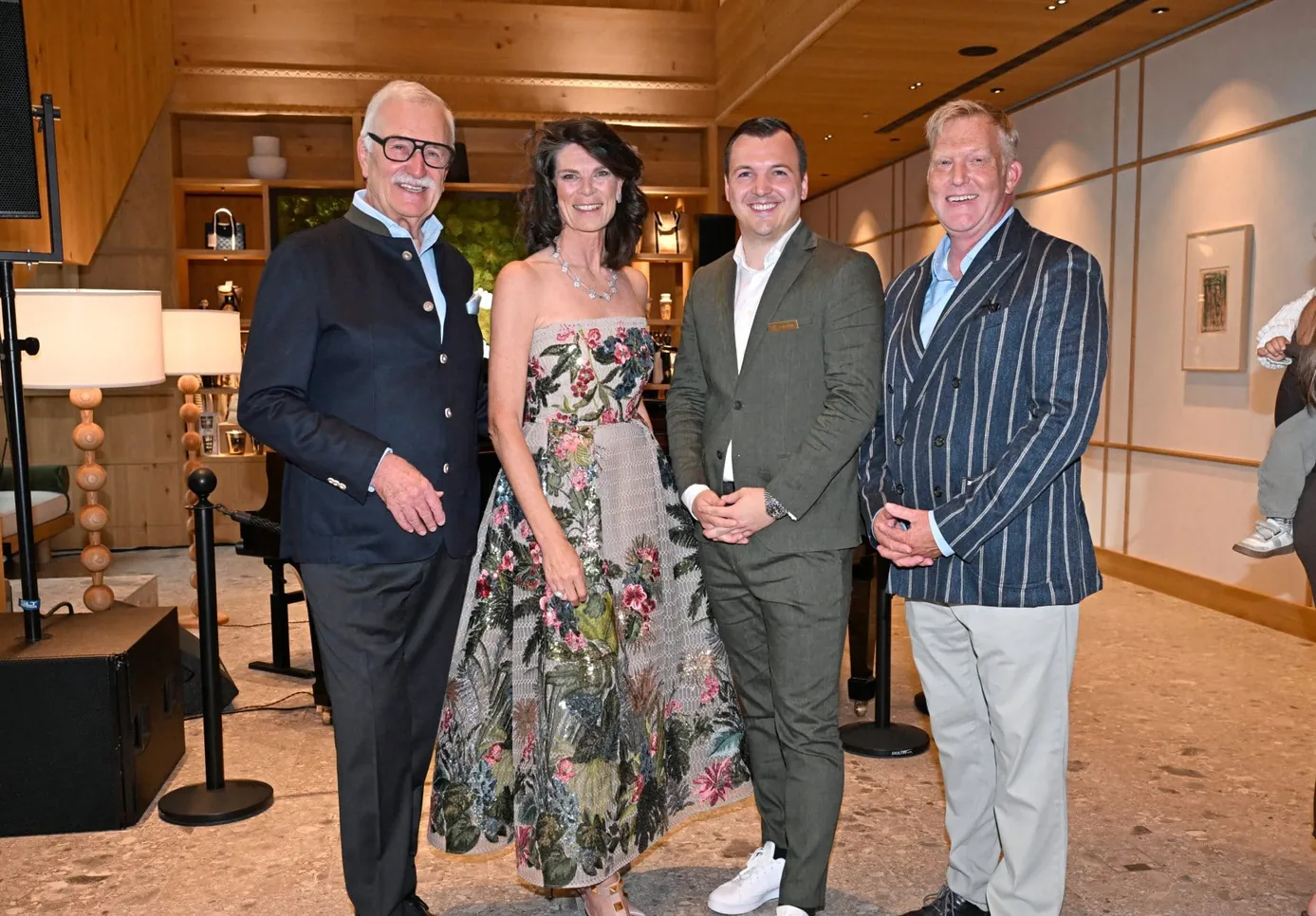 Grand Opening im Chiemgauhof:: (von links) Gastgeber Dieter und Uschi Müller, Hoteldirektor Louis Steinle und Managing Director Nikolai Bloyd.