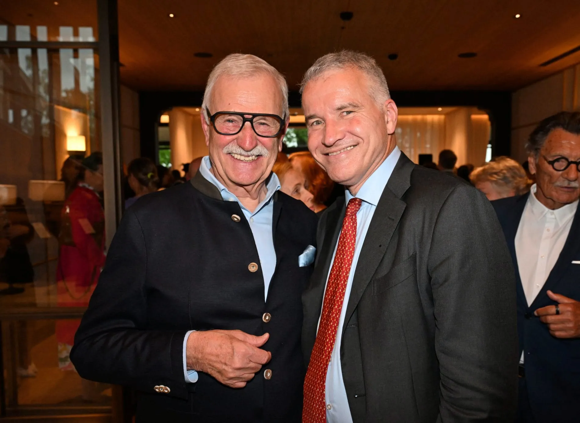 Grand Opening im Chiemgauhof: Dieter Müller (links) mit Daniel Terberger.