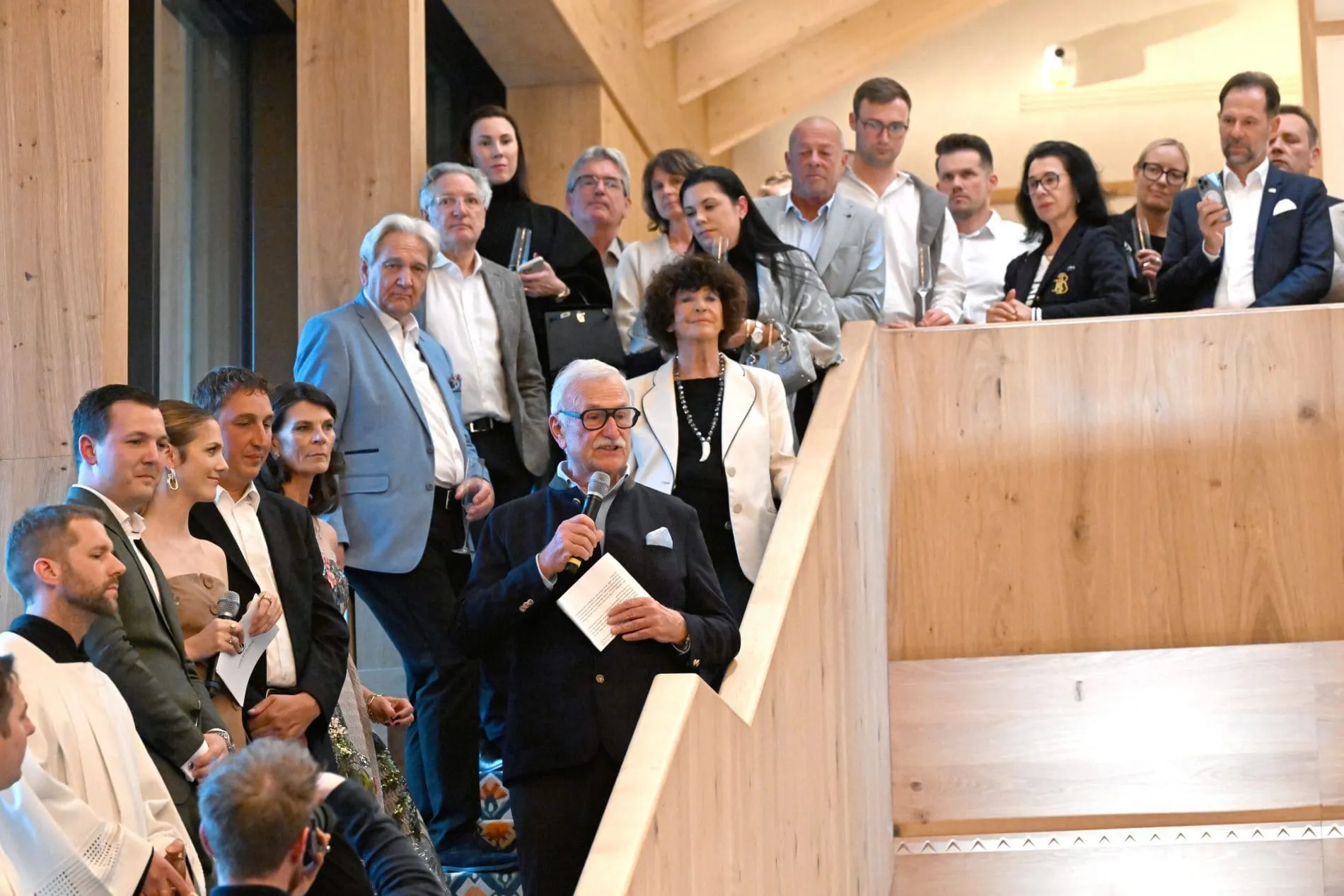 Grand Opening im Chiemgauhof: Dieter Müller richtete Worte an die zahlreichen Gäste.