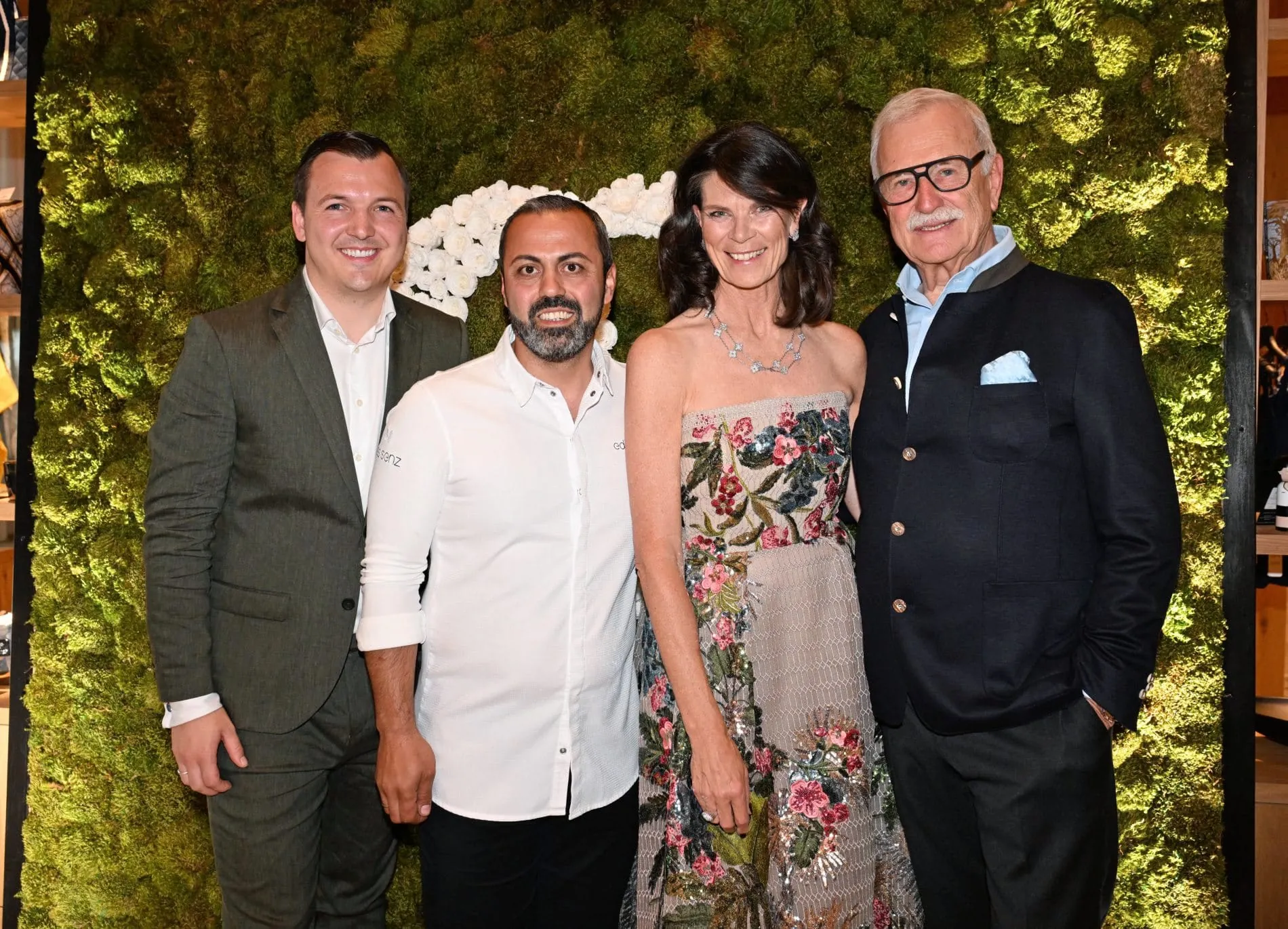 Grand Opening im Chiemgauhof: (von rechts) Gastgeber Dieter Müller mit Frau Uschi Müller, Chefkoch Edip Sigl und Hoteldirektor Louis Steinle.