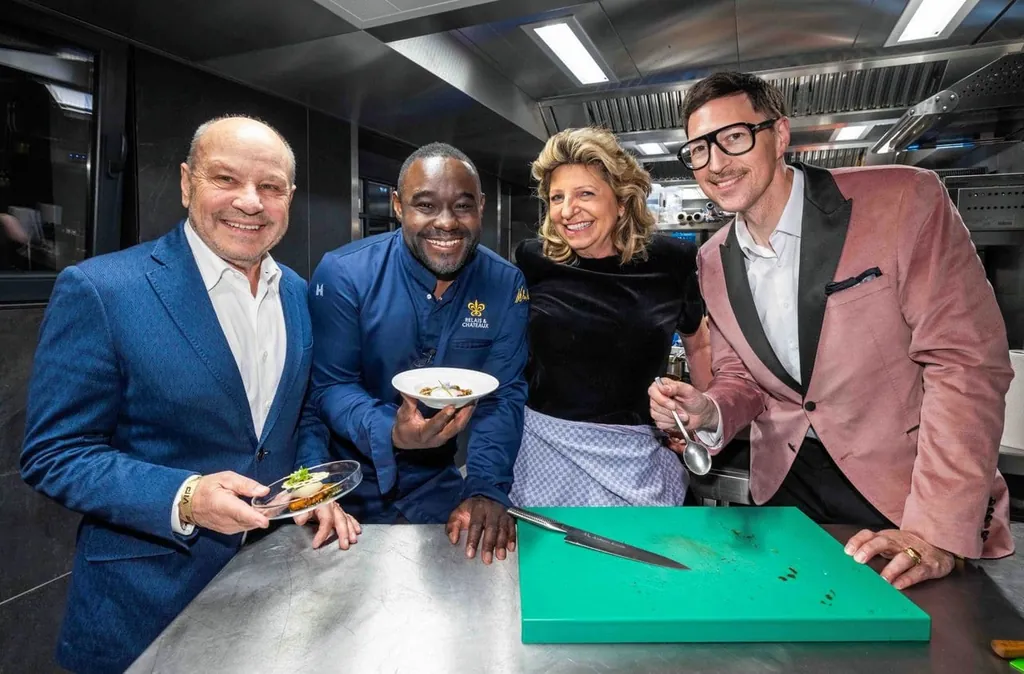 K&uuml;chenparty: Nelson M&uuml;ller mit Aldi-Erbin Babette Albrecht, Galerist Colmar Schulte Golz (rechts) und Kunst-M&auml;zen Thomas Olbricht (links).