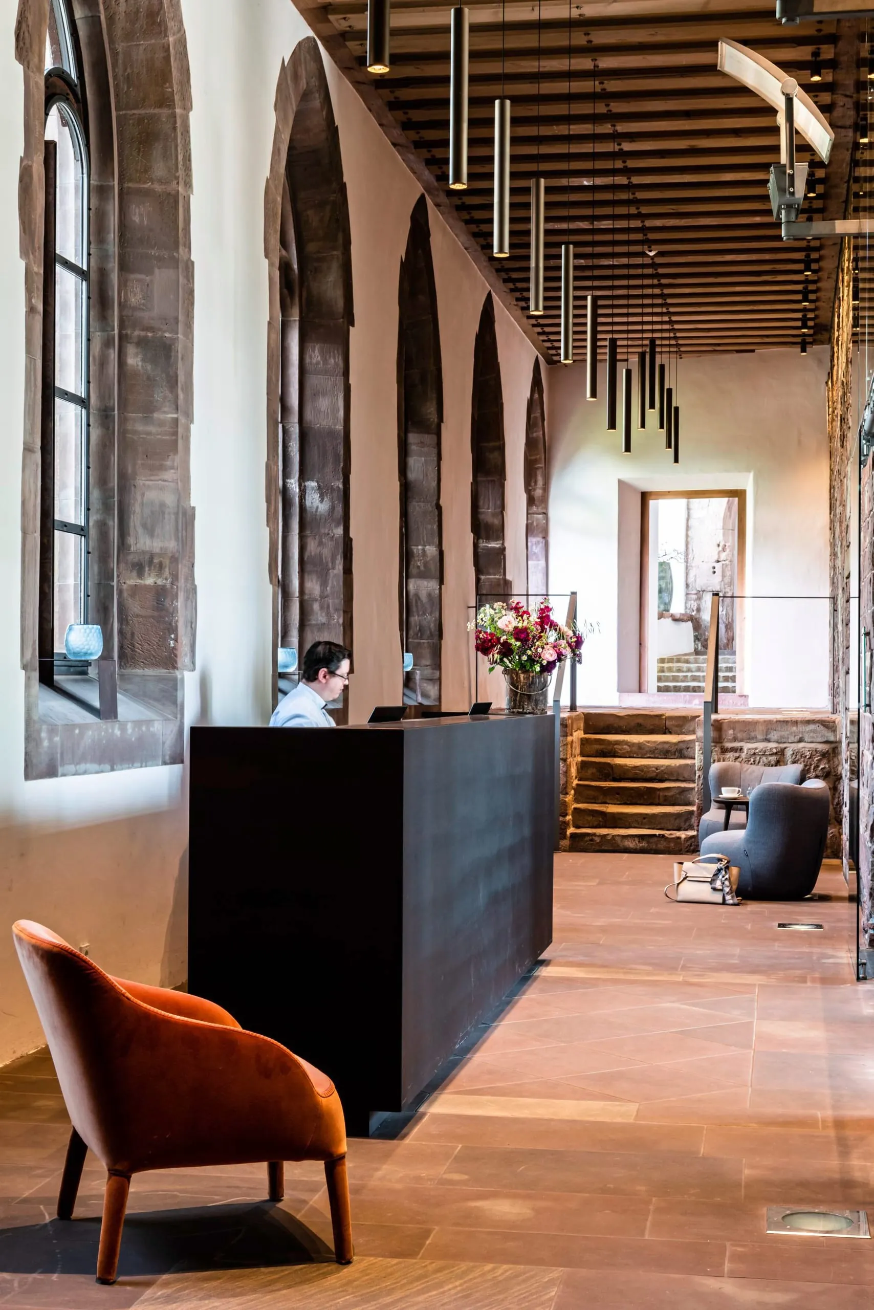 Rezeption & Kreuzgang Ost im Hotel Kloster Hornbach.