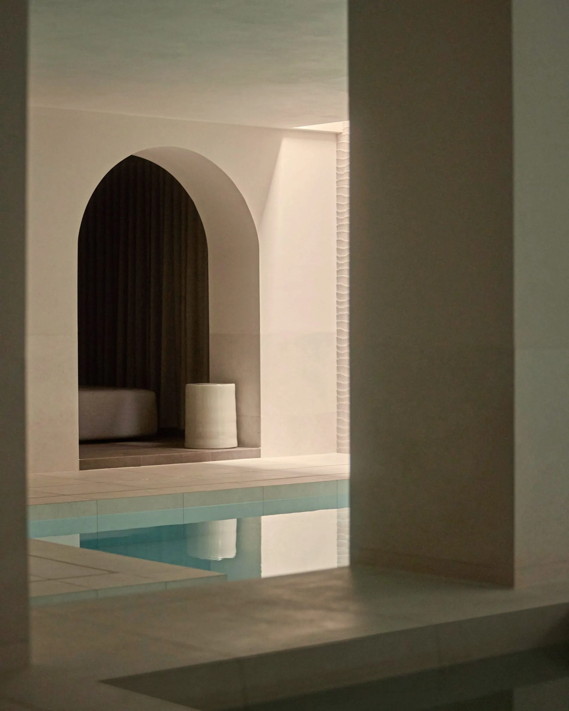 Auf 560 Quadratmetern bietet das Spa einen Rückzugsort mit Pool, Dampfbad, Sauna, Fitnessbereich, Boutique-Pilates-Studio.