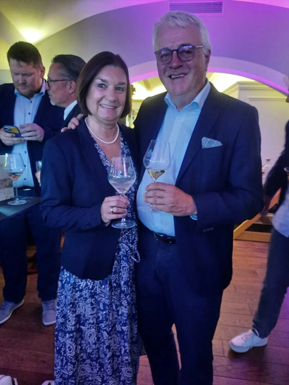 Unter der Gästen waren Tophotel-Autorin Susanne Stauß und ihr Mann Michael Müller, die gleichzeitig ihren 30. Hochzeitstag feierten.