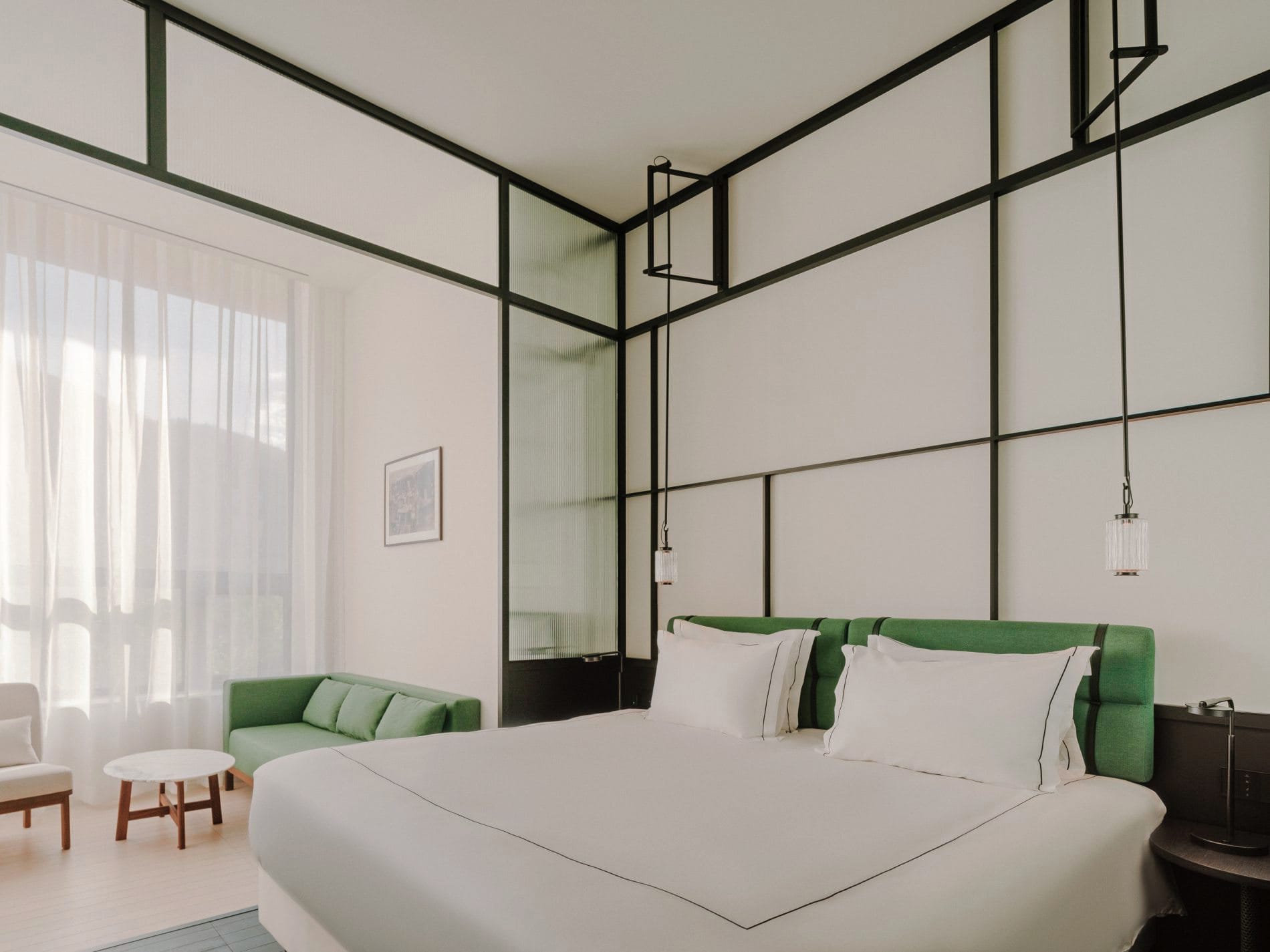 Klare Linien und edle Materialien zeichnen das Interior des Hotels aus.