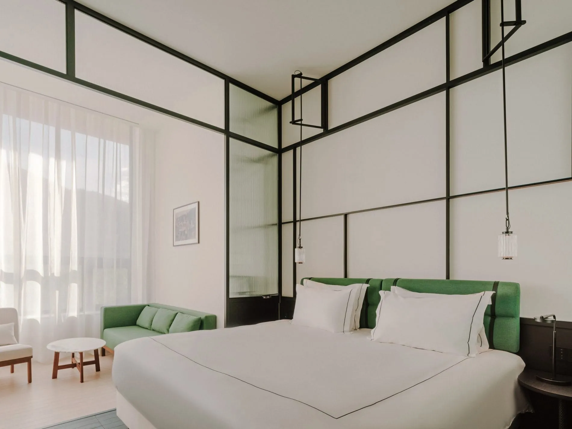 Klare Linien und edle Materialien zeichnen das Interior des Hotels aus.