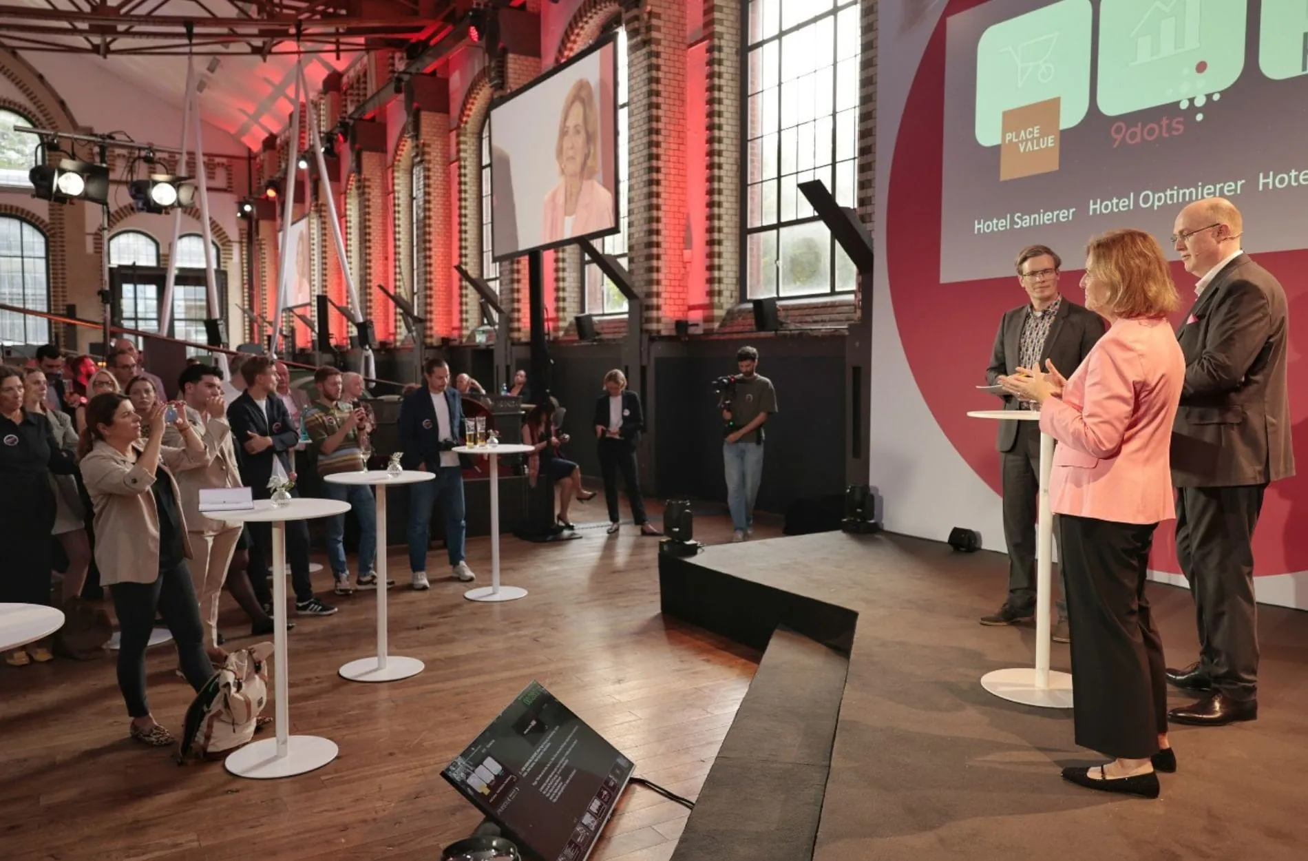 Place Value öffnet eigenes KI-Hotelbetriebssystem für den Markt