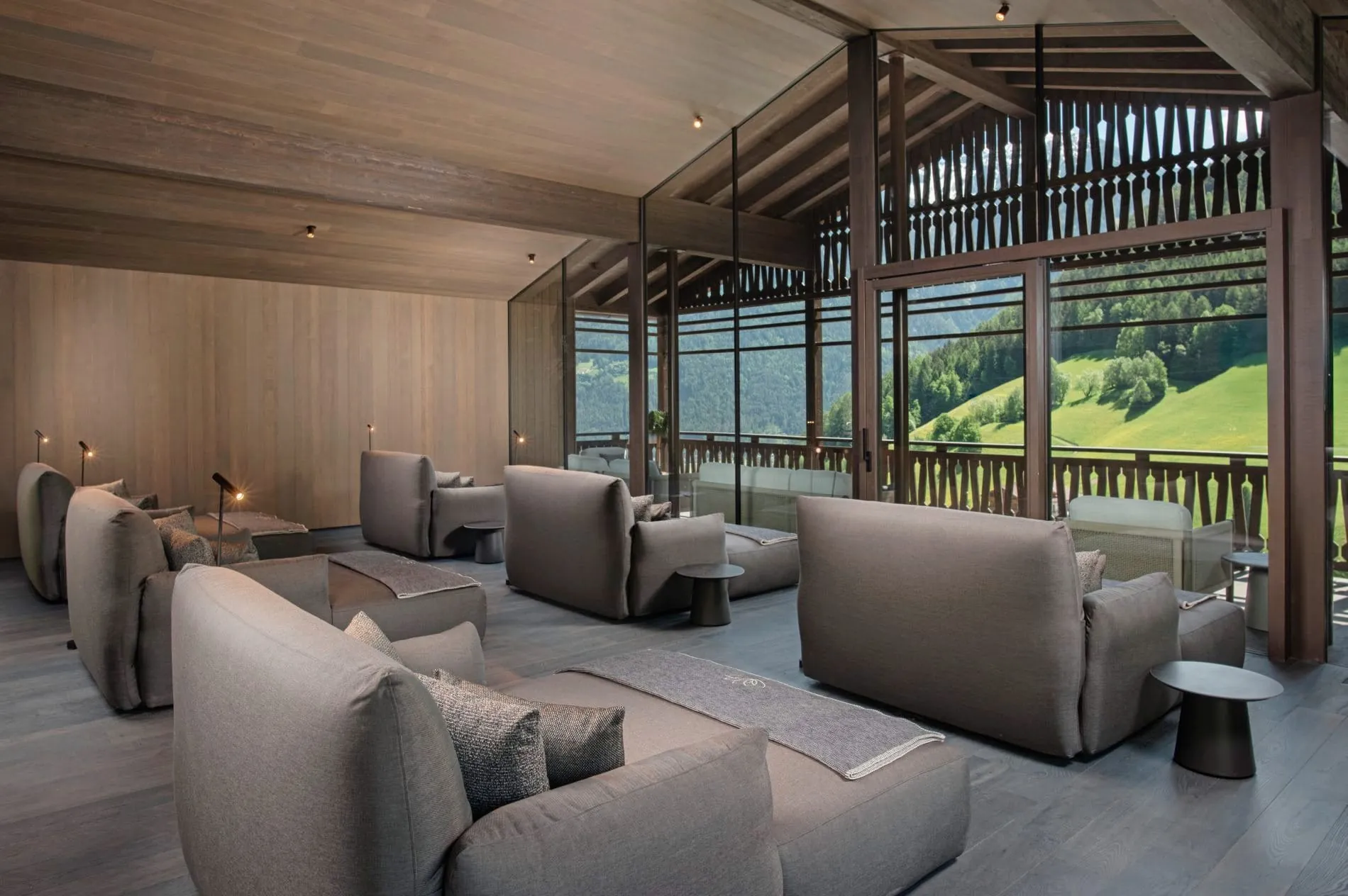 Abschalten und aufatmen: Der Ruheraum im Spa House der Amonti Chalets.