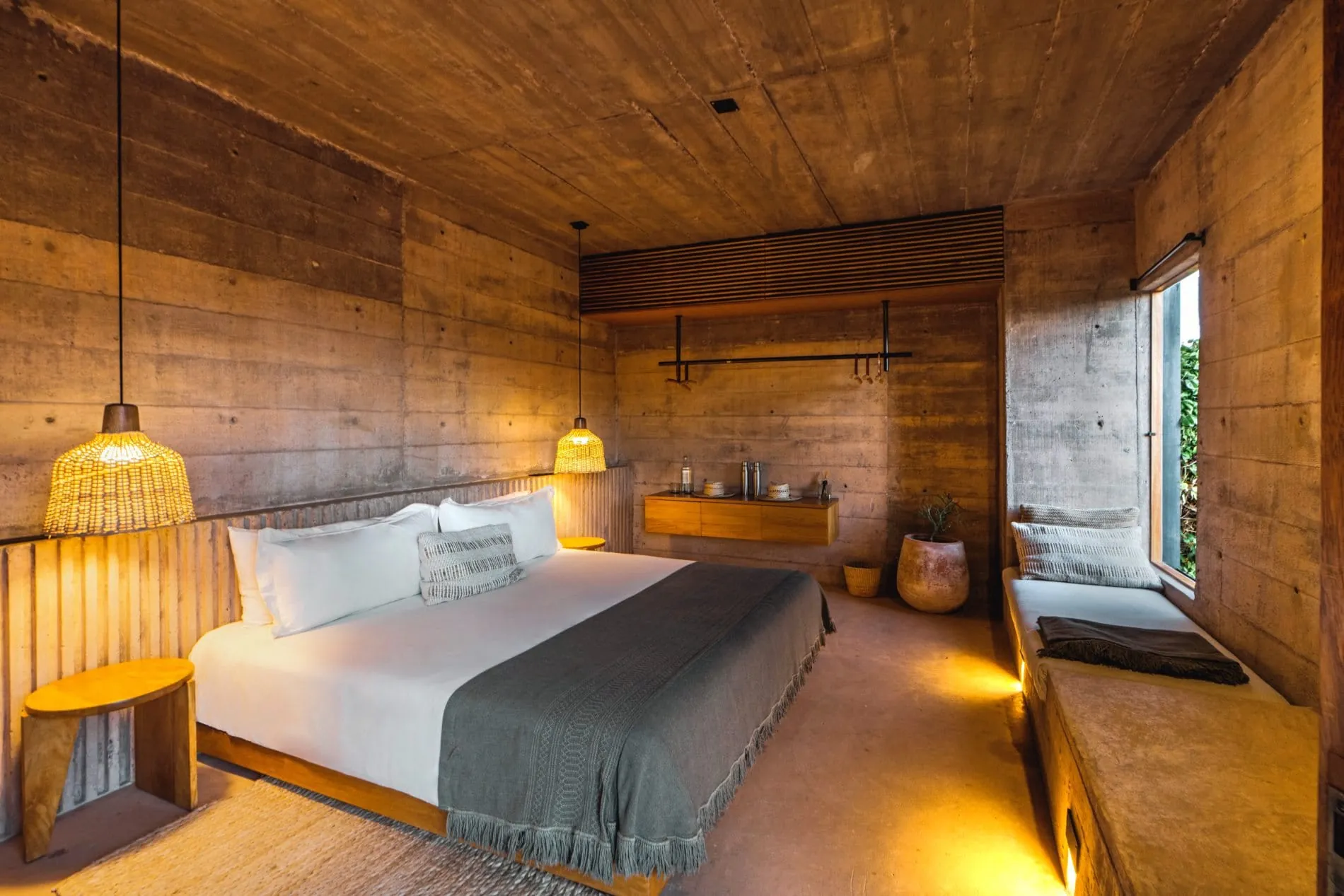 Die 41 Suiten zeichnen sich durch natürliche Materialien und gedeckte Farbtöne aus.