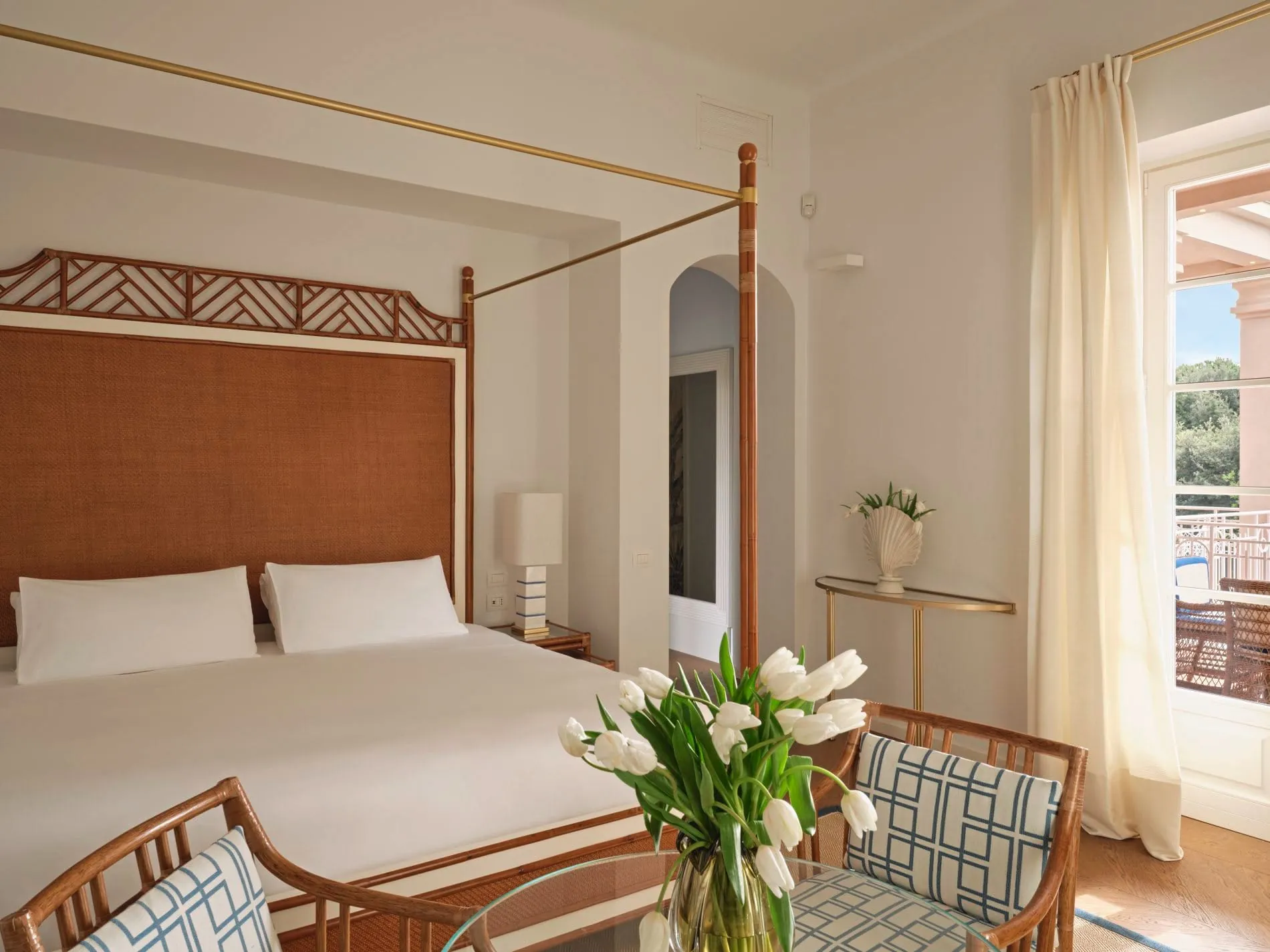 Nach einer Restaurierung bietet sie heute 18 individuell gestalteten Zimmern und Suiten.