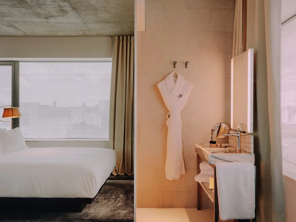 &bdquo;Befreit von jeglicher Oberfl&auml;chlichkeit.&ldquo; So beschreibt Philippe Starck selbst die Atmosph&auml;re der Maison Heler.