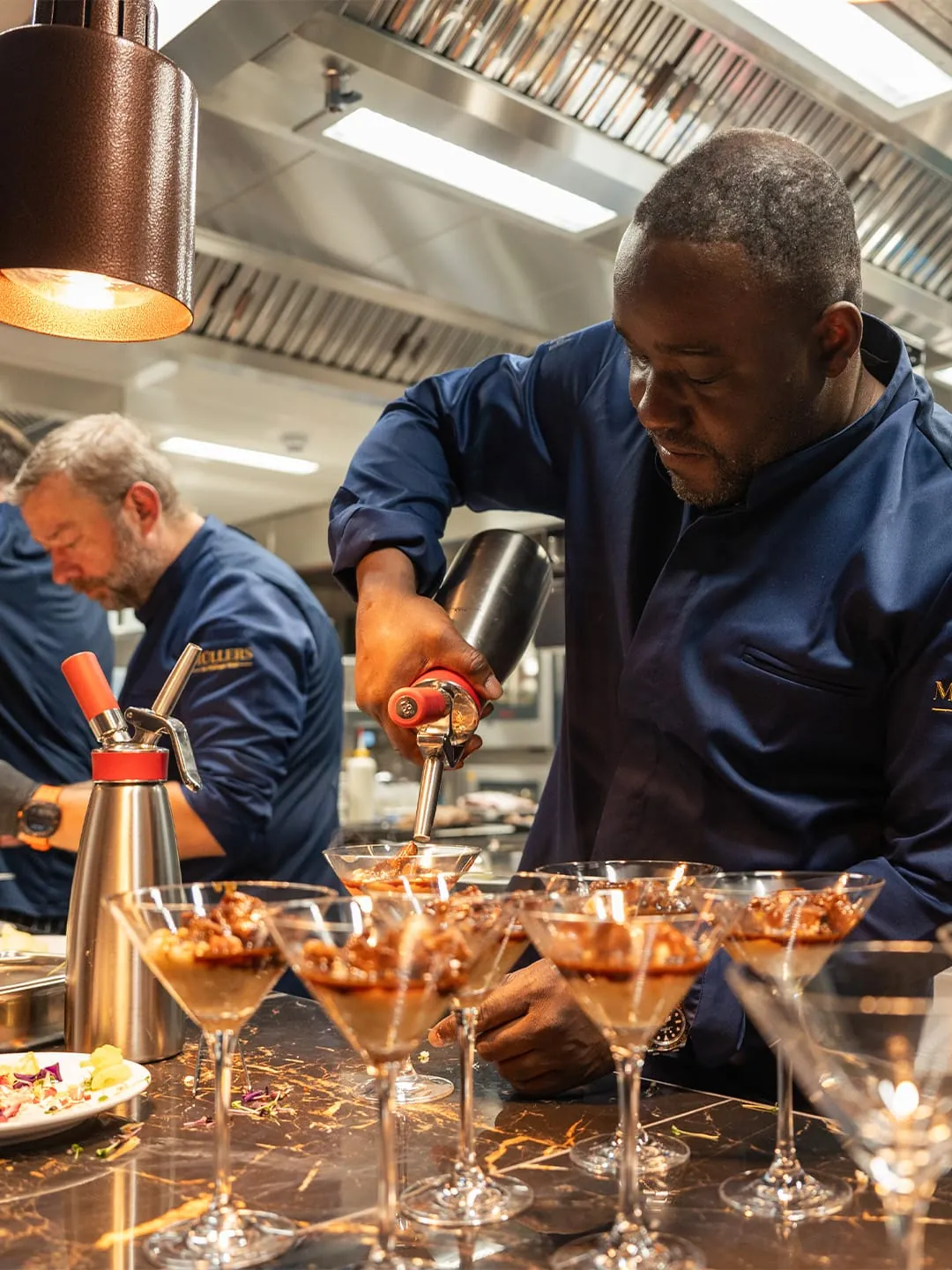 Hinter dem Restaurant „Müllers im Thüringer Wald“ steckt niemand anderes als der bekannte Koch Nelson Müller.