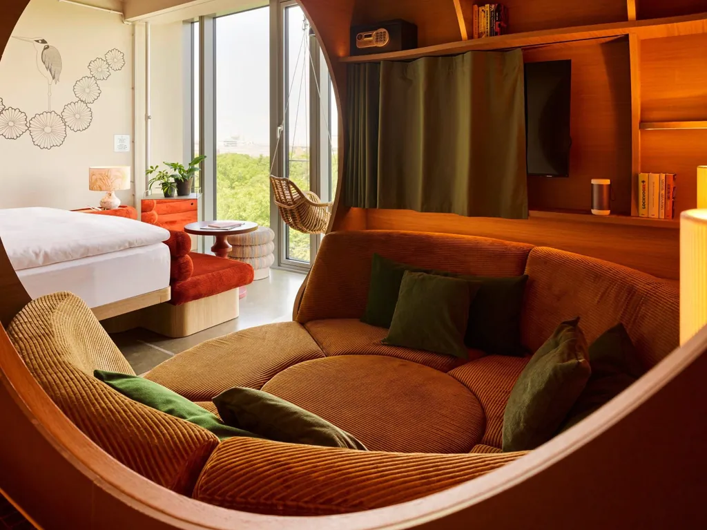 Kapseln in den Zimmer dienen als Bibliothek.