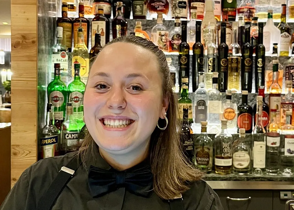 Johanna Eberh&ouml;fer ist leitende Barkeeperin im Garberhof in Mals.