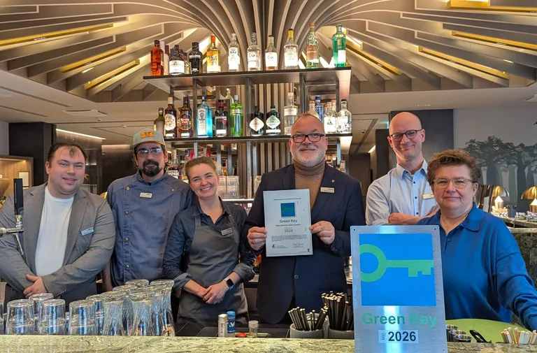 Das Team des Adina Apartment Hotel Düsseldorf freute sich bereits im Februar 2025 über die Auszeichnung.