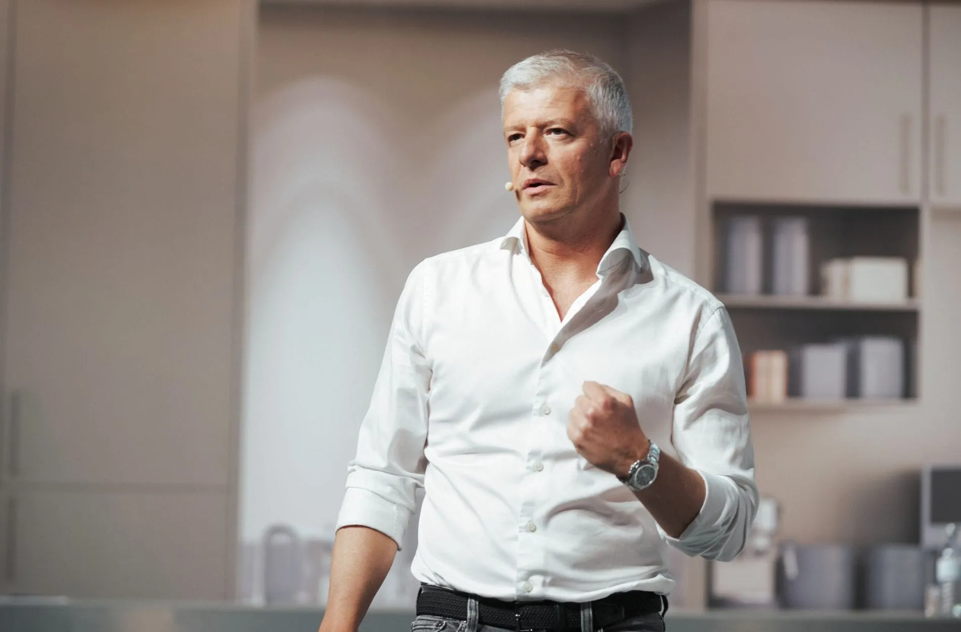 Beim General Meeting in Wien stellte Arno Schwalie, CEO B&B Hotels Central & Northern Europe, die Zukunftspläne der Hotelkette vor.