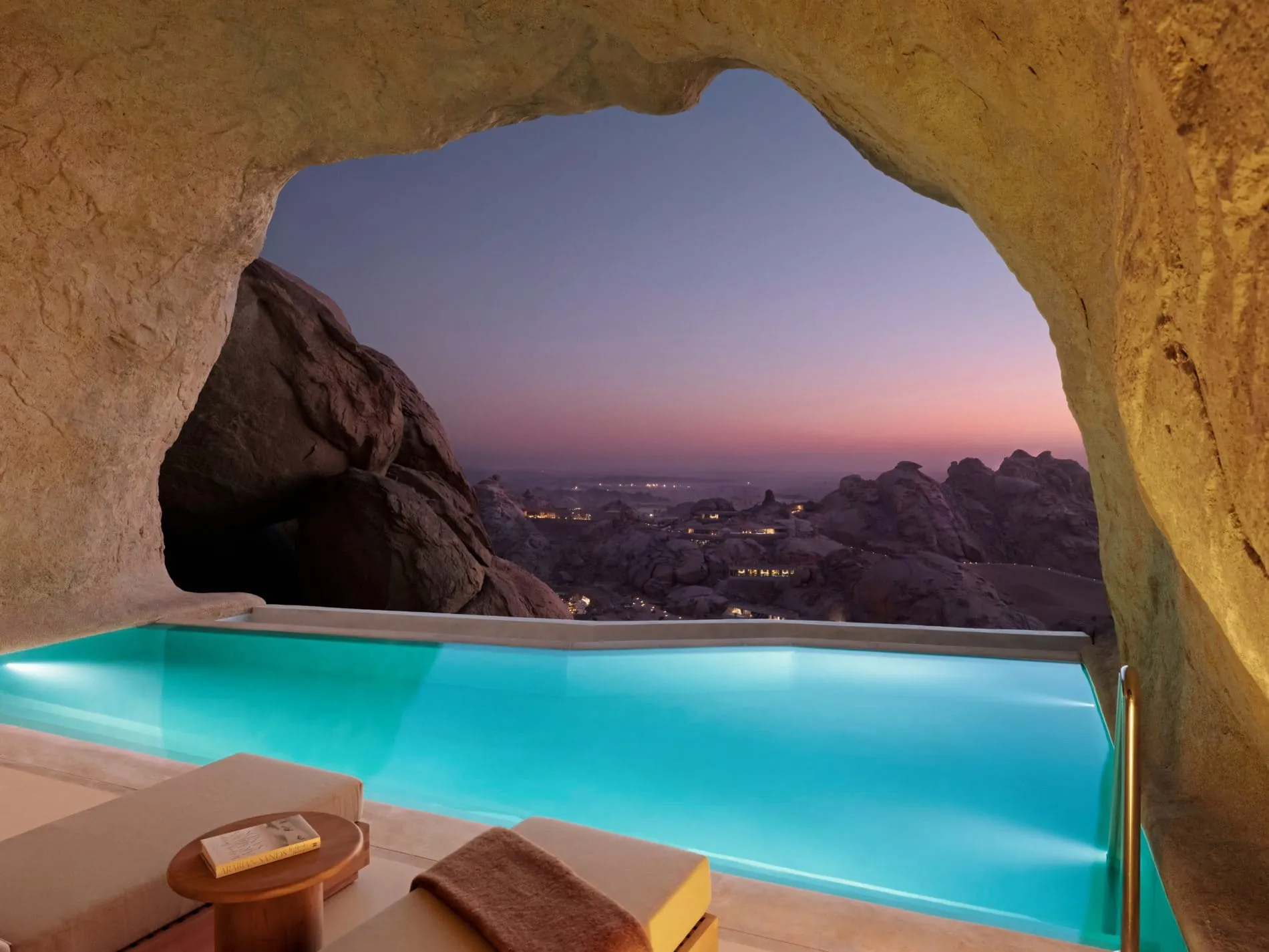 Zum Angebot gehören auch Villen mit Klippenschwimmbecken und Panoramablick.