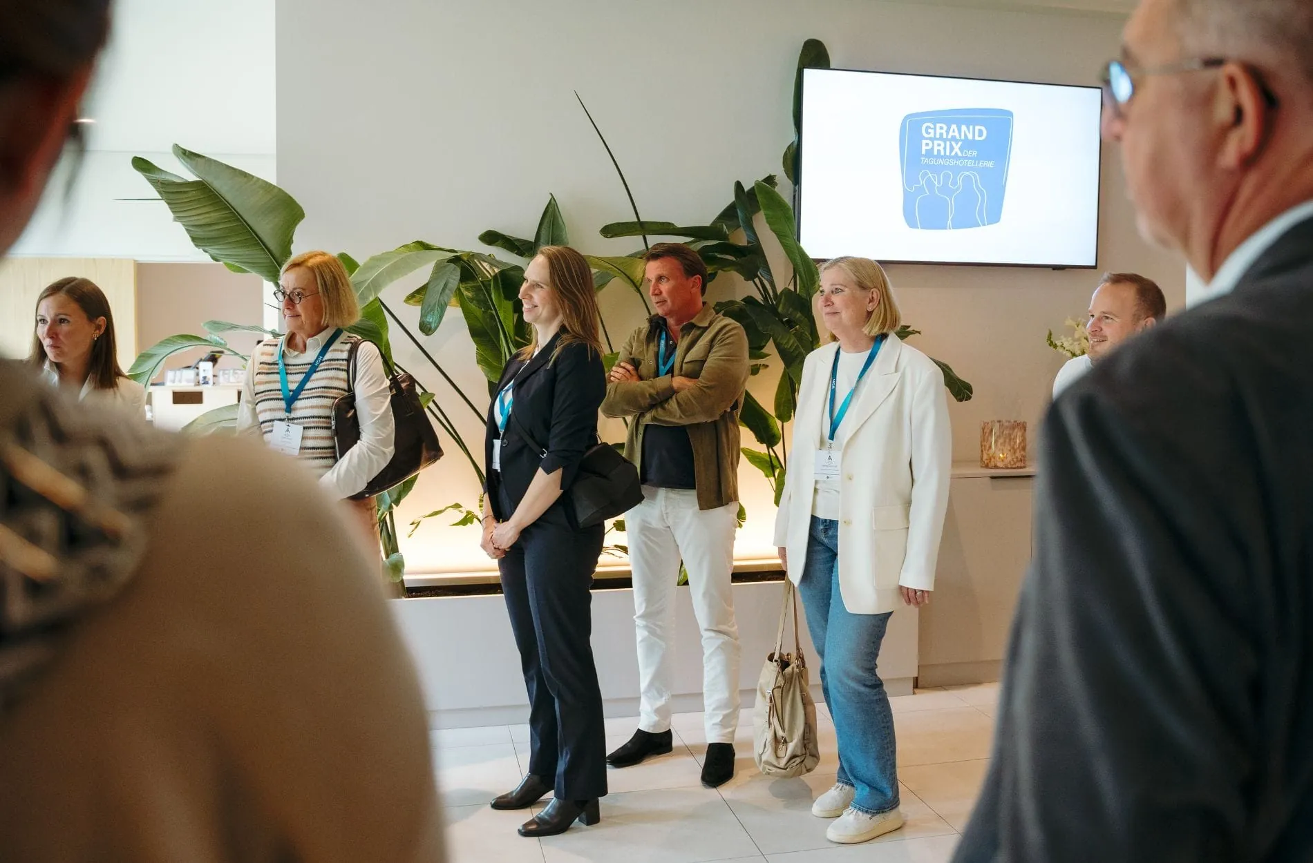 Nachmittagsprogramm: Eine Hausführung durch das Nouri Hotel.