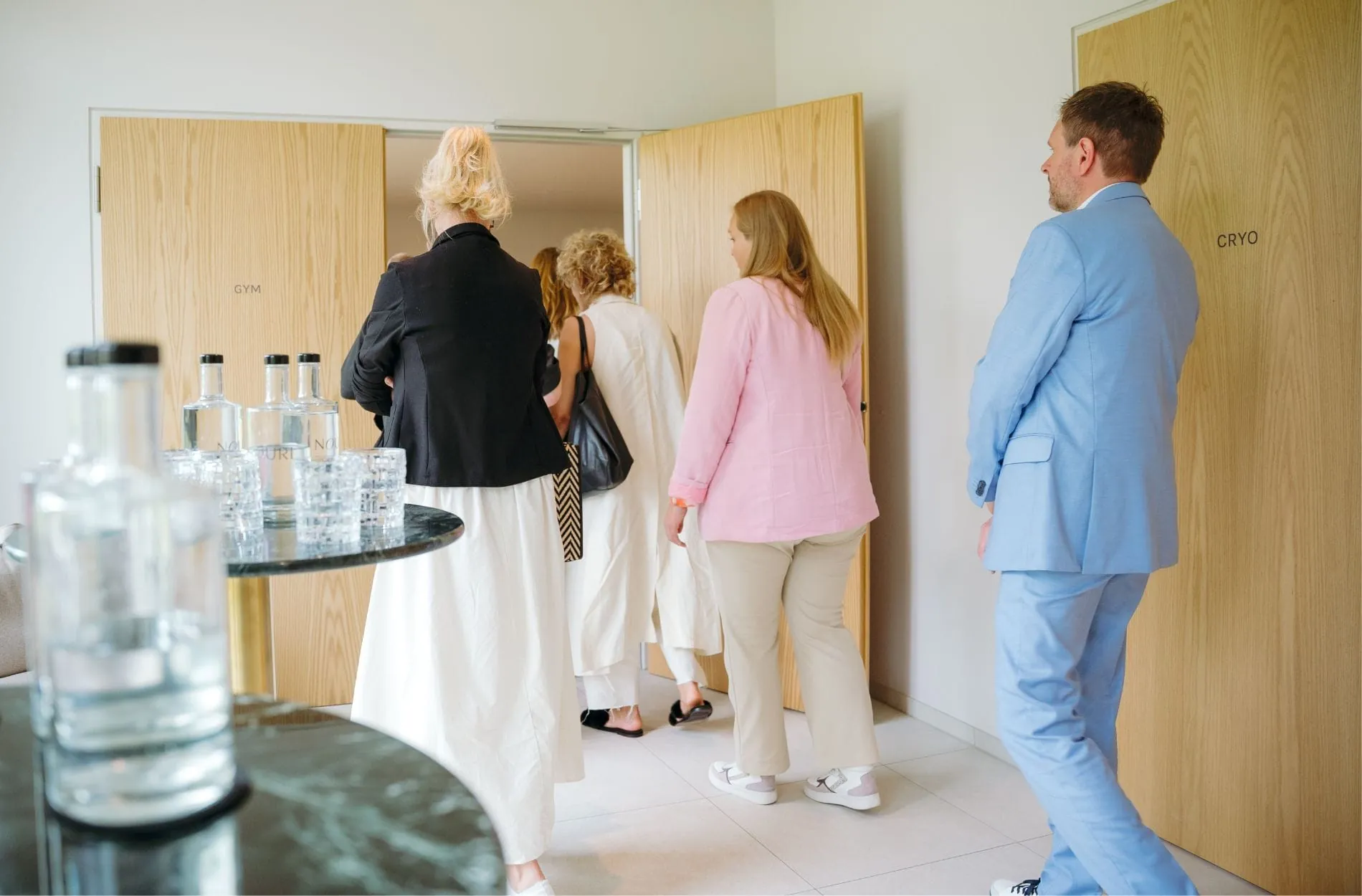 Nachmittagsprogramm: Eine Hausführung durch das Nouri Hotel.