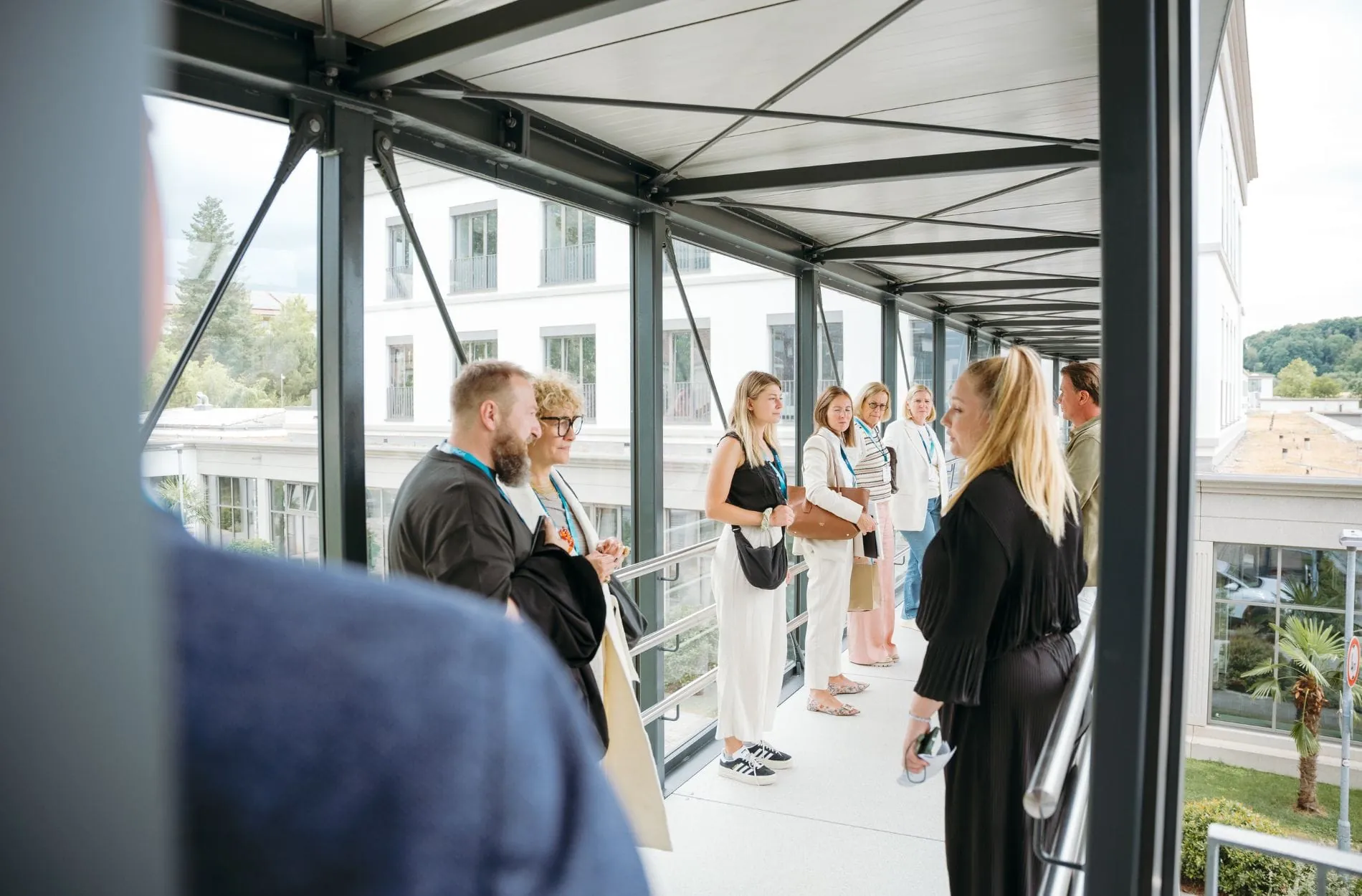 Nachmittagsprogramm: Eine Hausführung durch das Nouri Hotel.